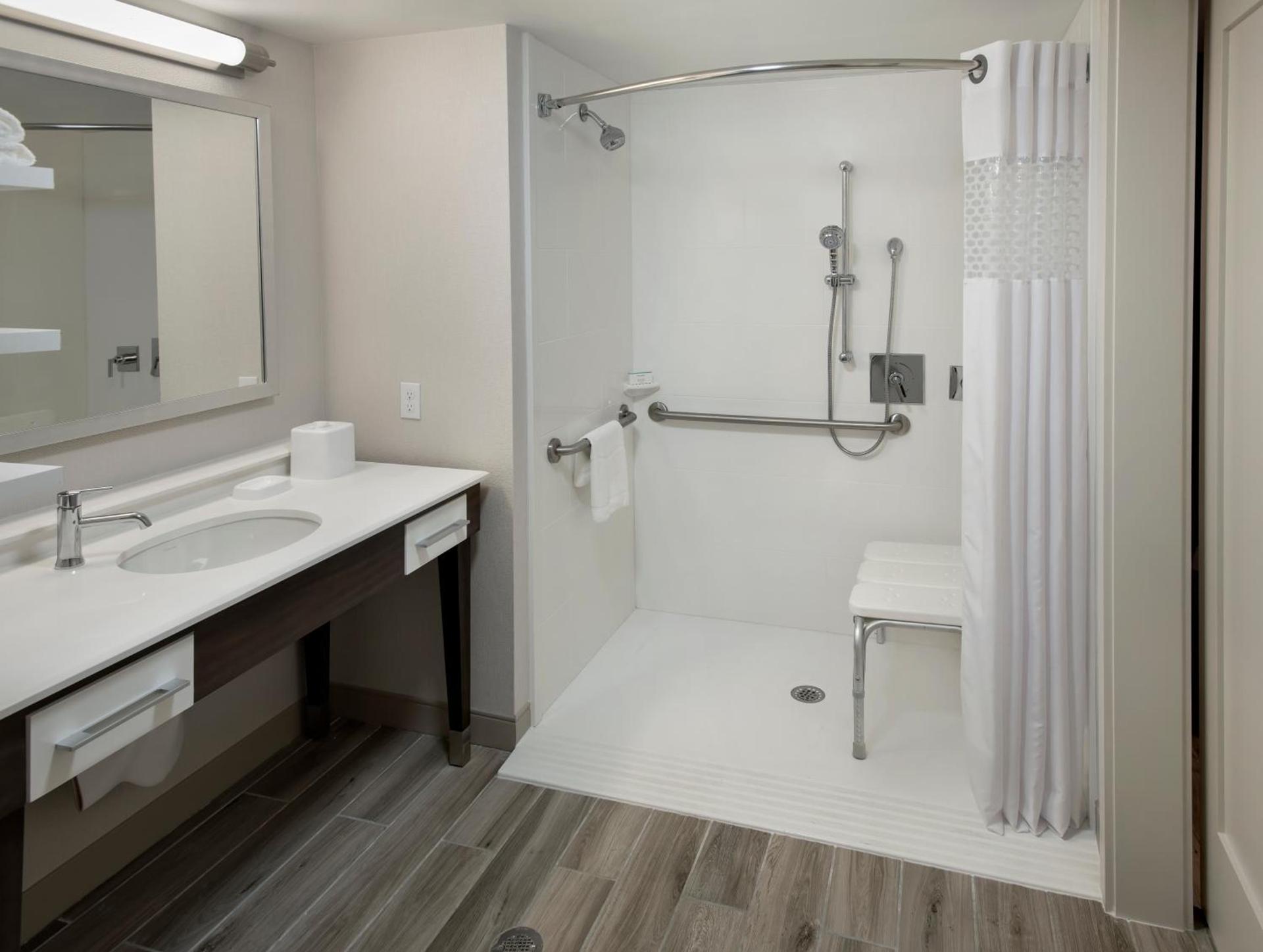 Hampton Inn Boston Logan Airport photo 17