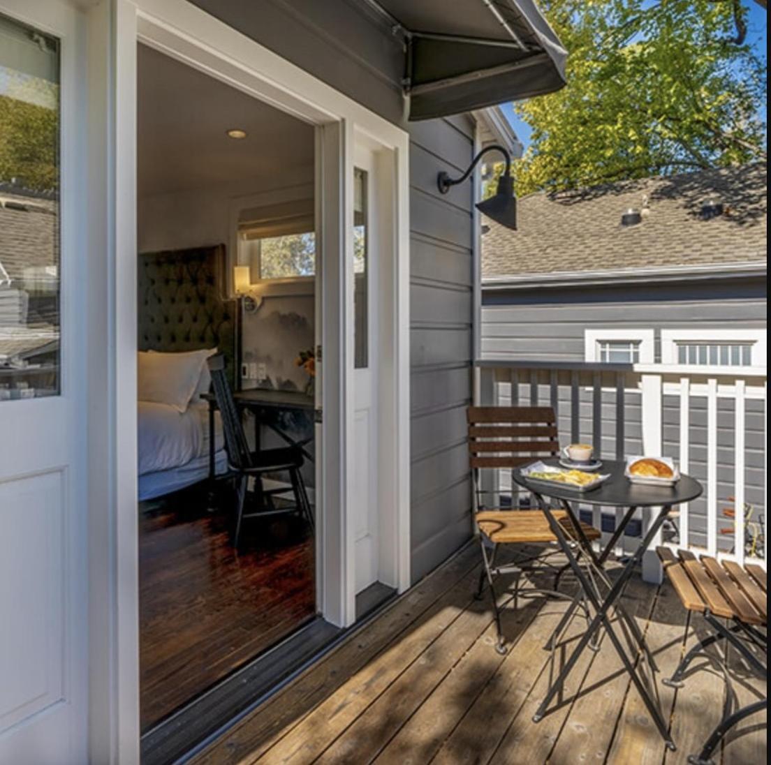 Brannan Cottage Inn photo 16