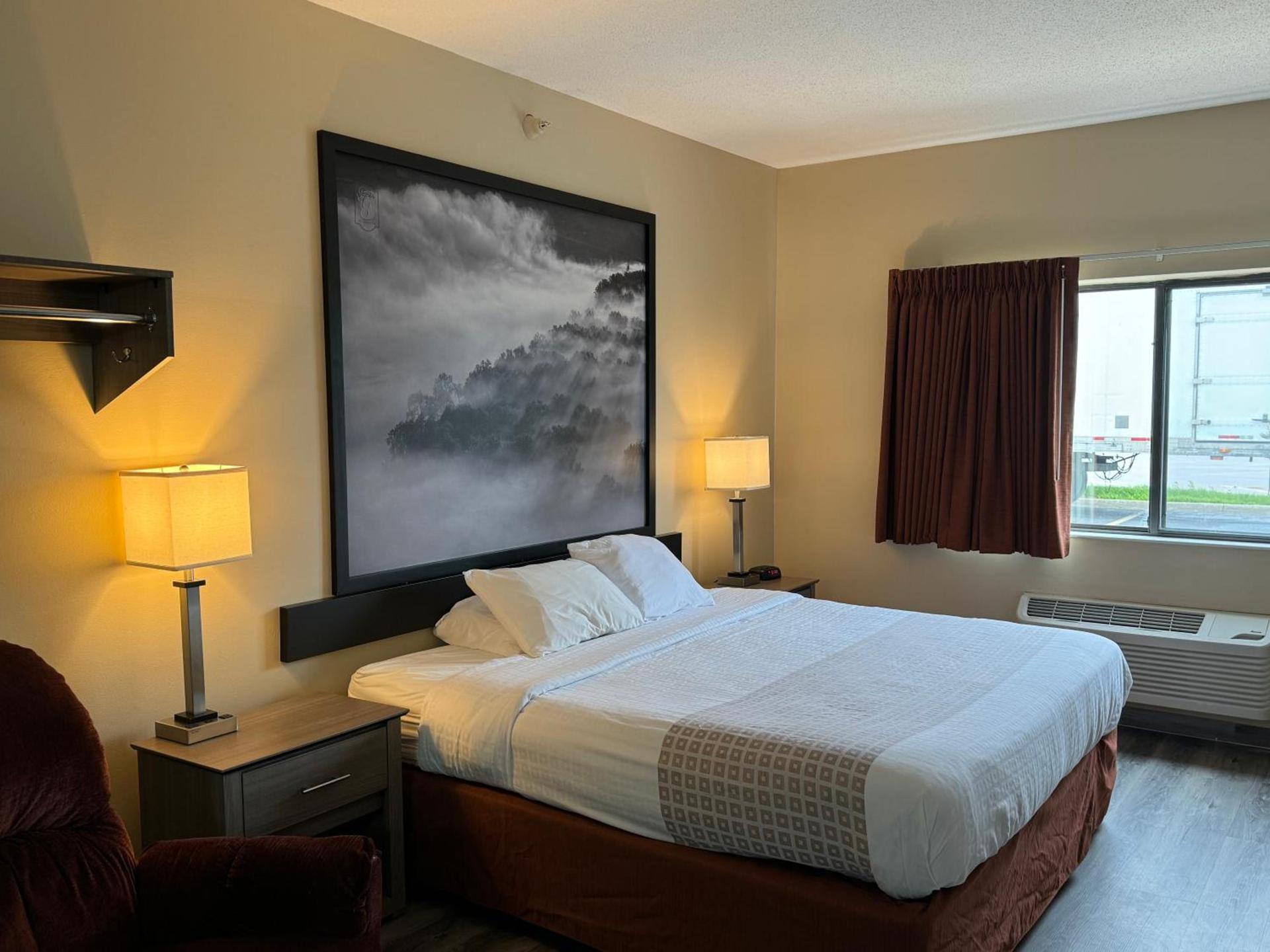 Super 8 by Wyndham Mason City photo 17