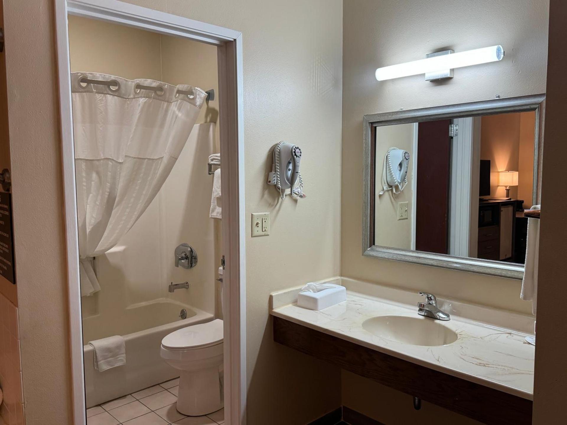 Super 8 by Wyndham Mason City photo 30