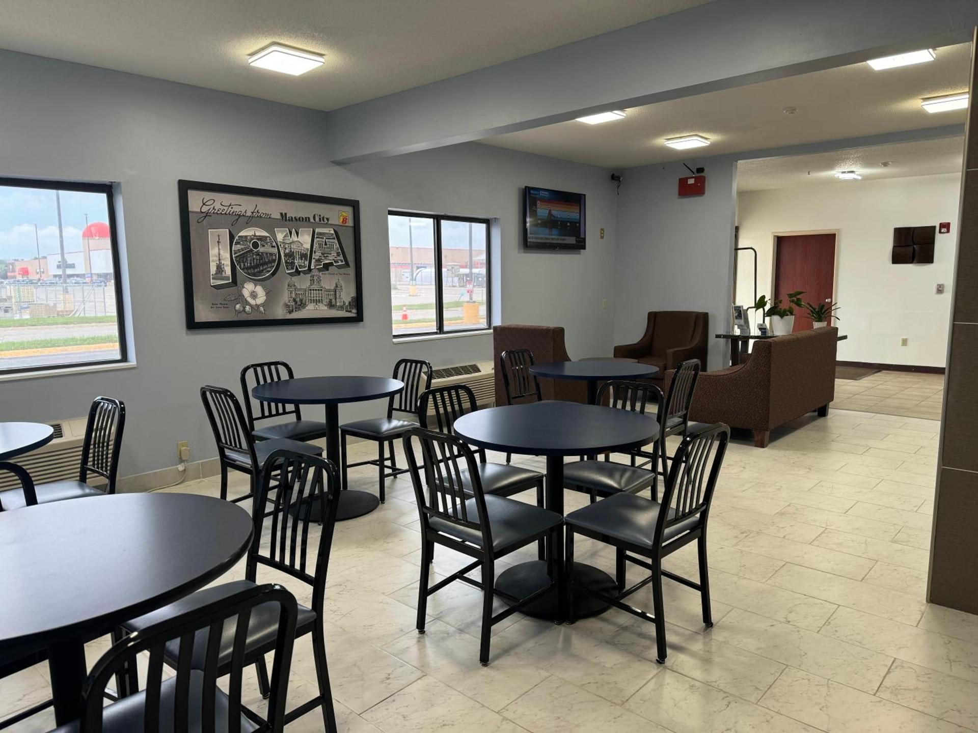 Super 8 by Wyndham Mason City photo 9