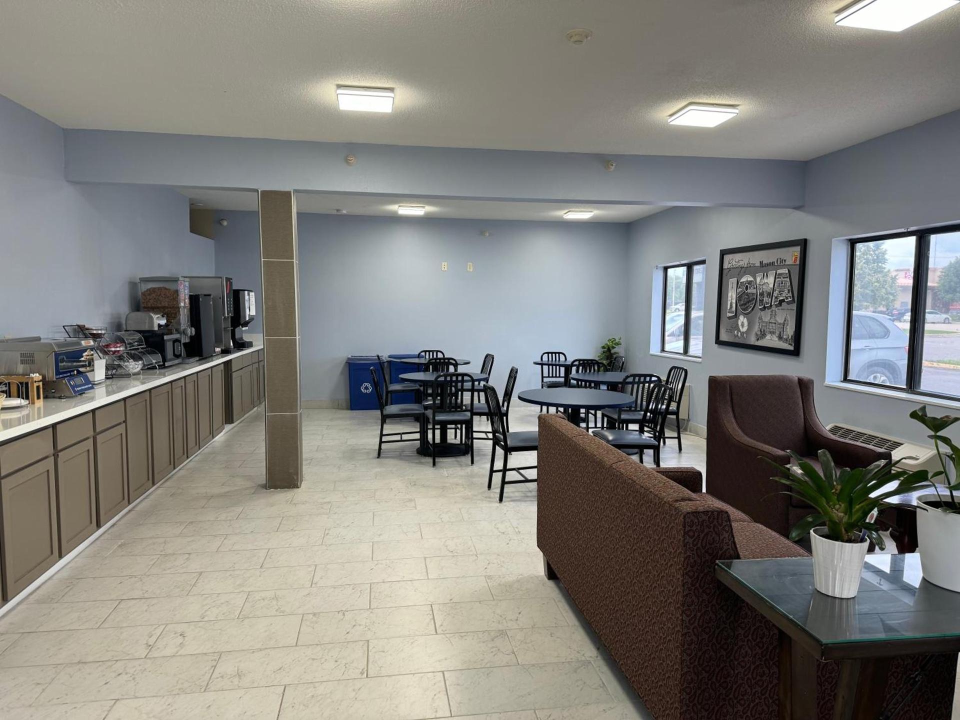 Super 8 by Wyndham Mason City photo 8