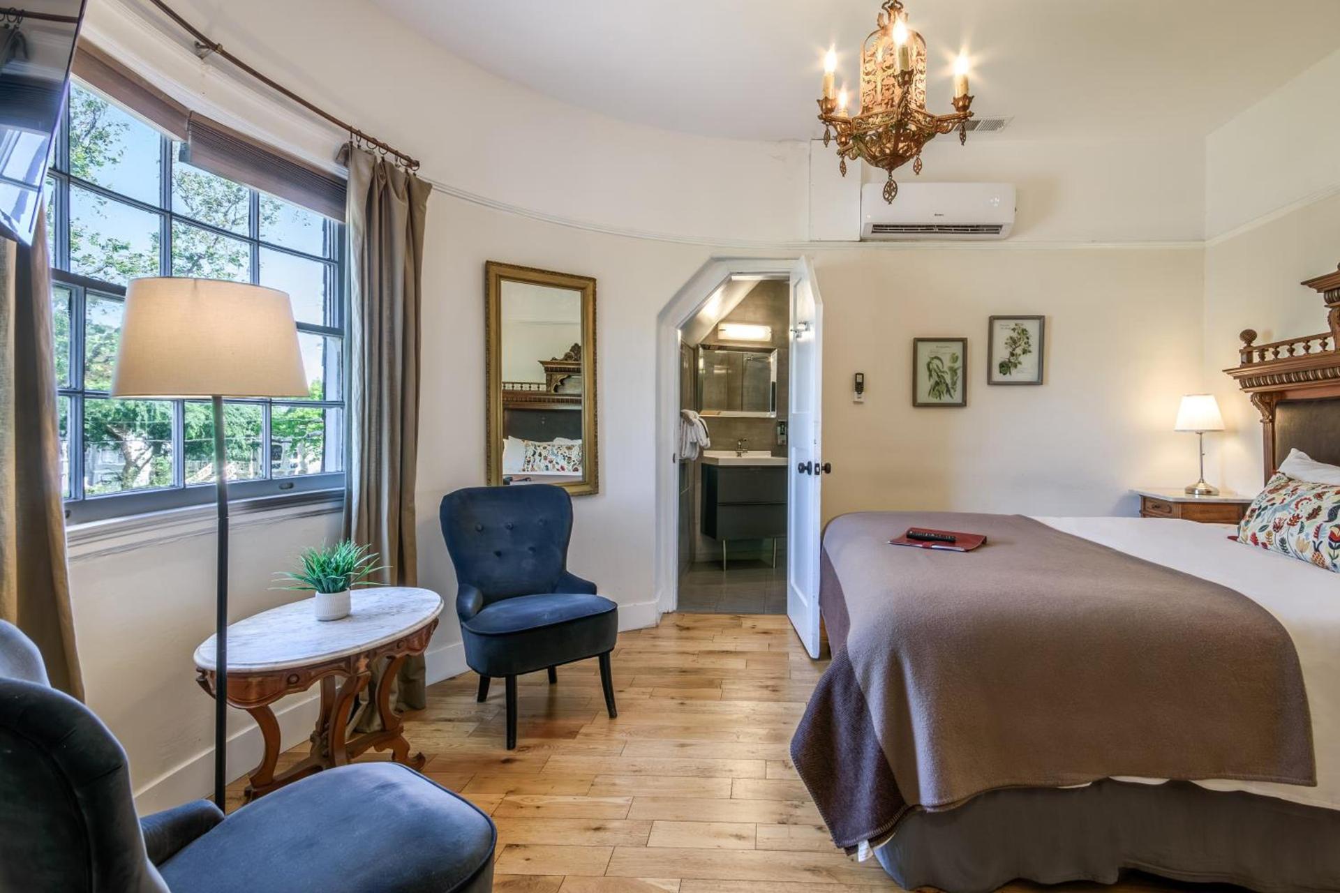Cedar Gables Inn photo 8