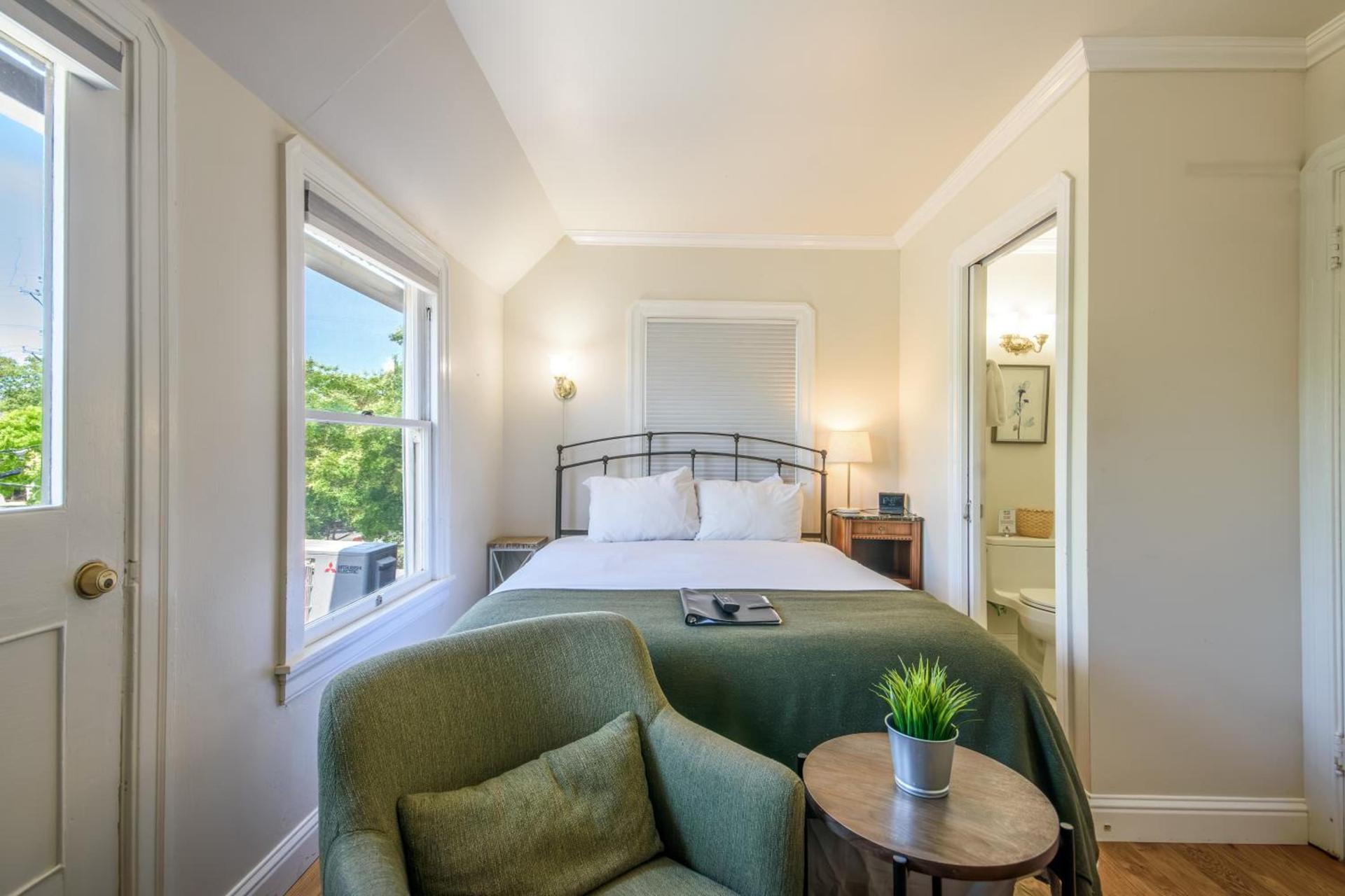 Cedar Gables Inn photo 6