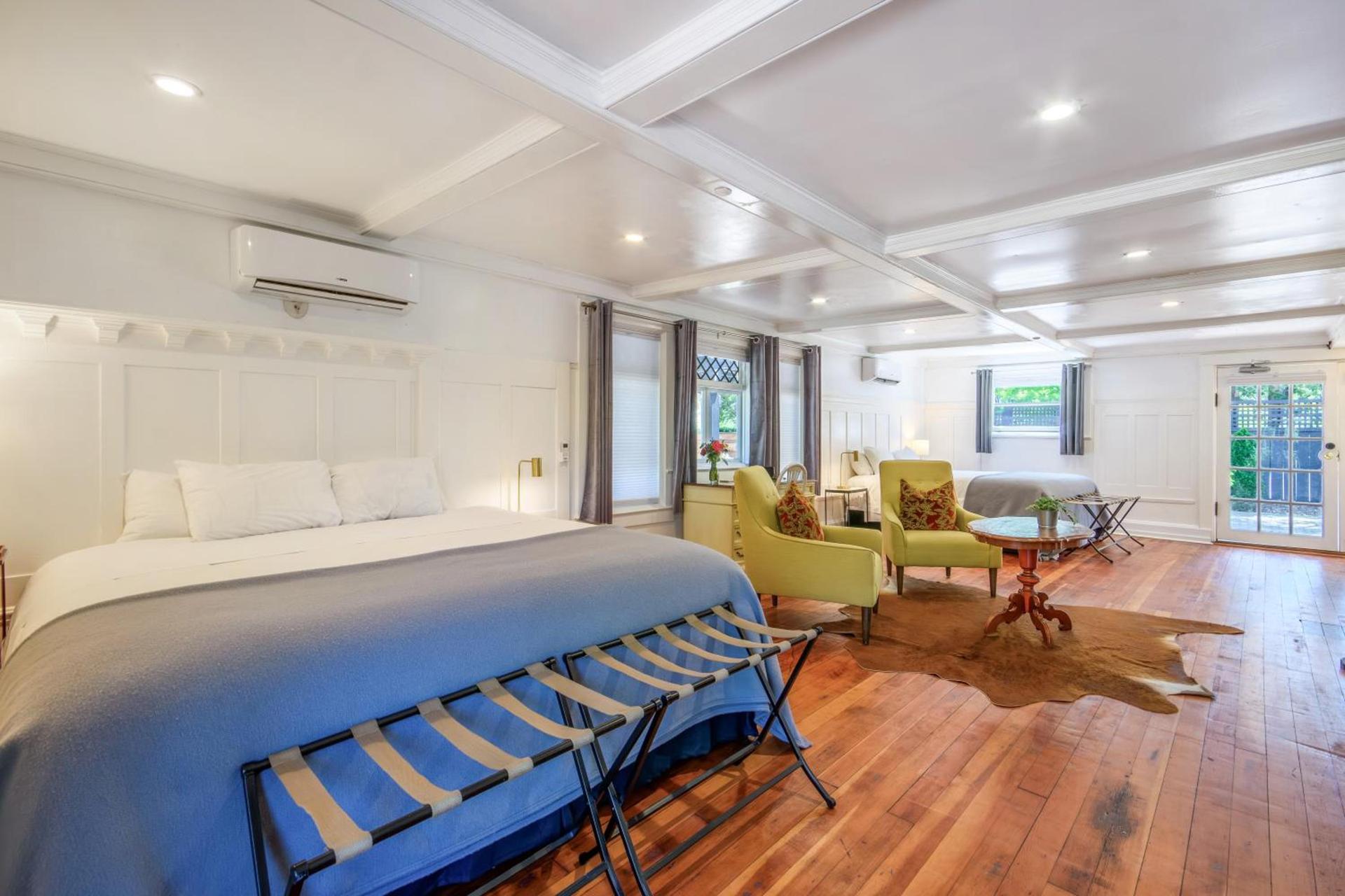 Cedar Gables Inn photo 2