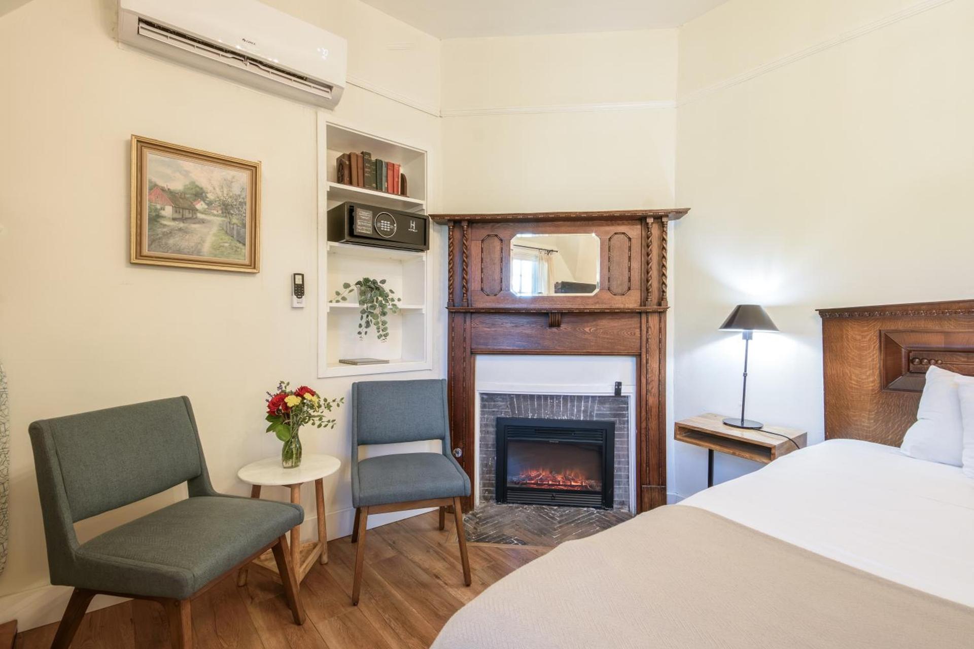 Cedar Gables Inn photo 26