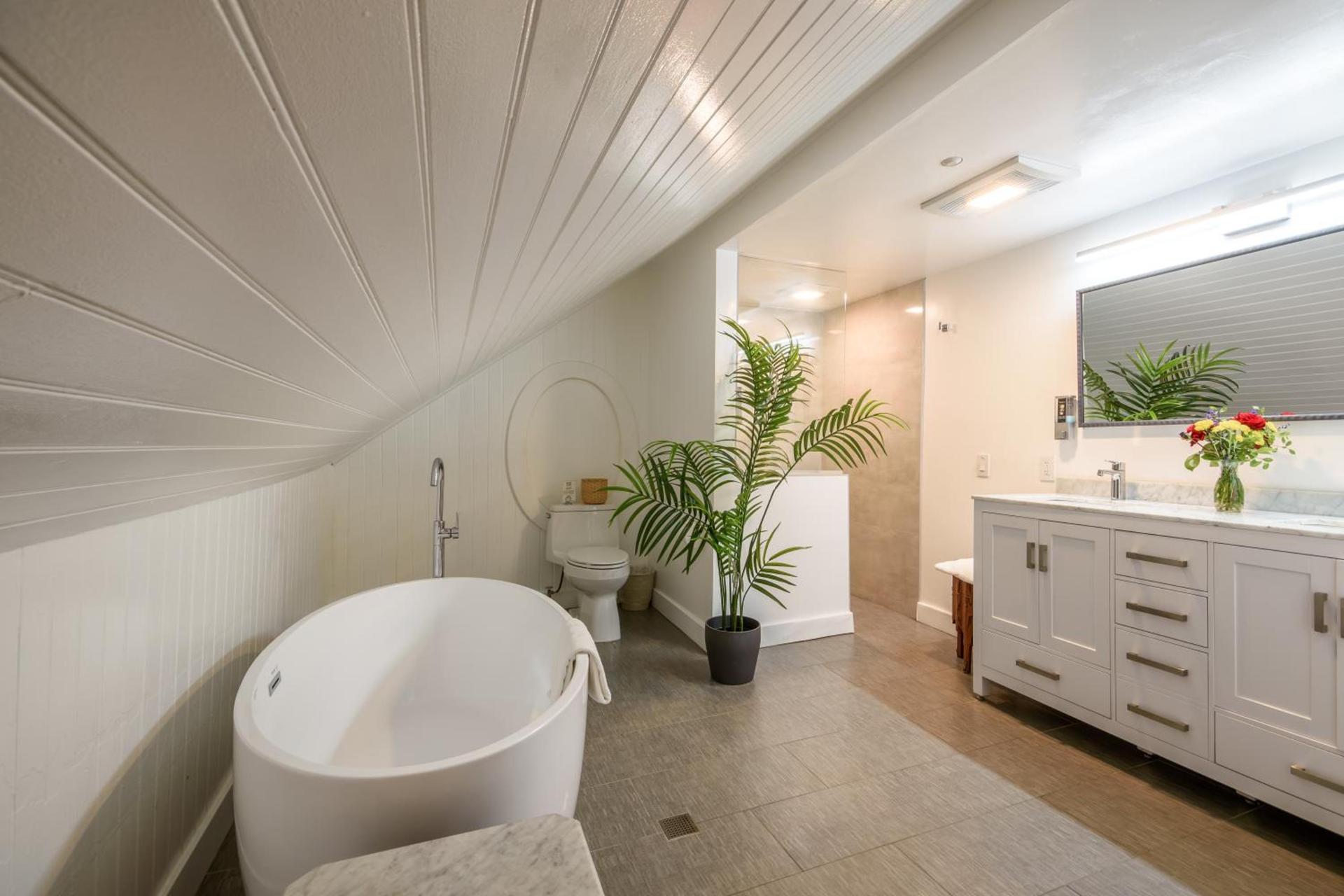 Cedar Gables Inn photo 37