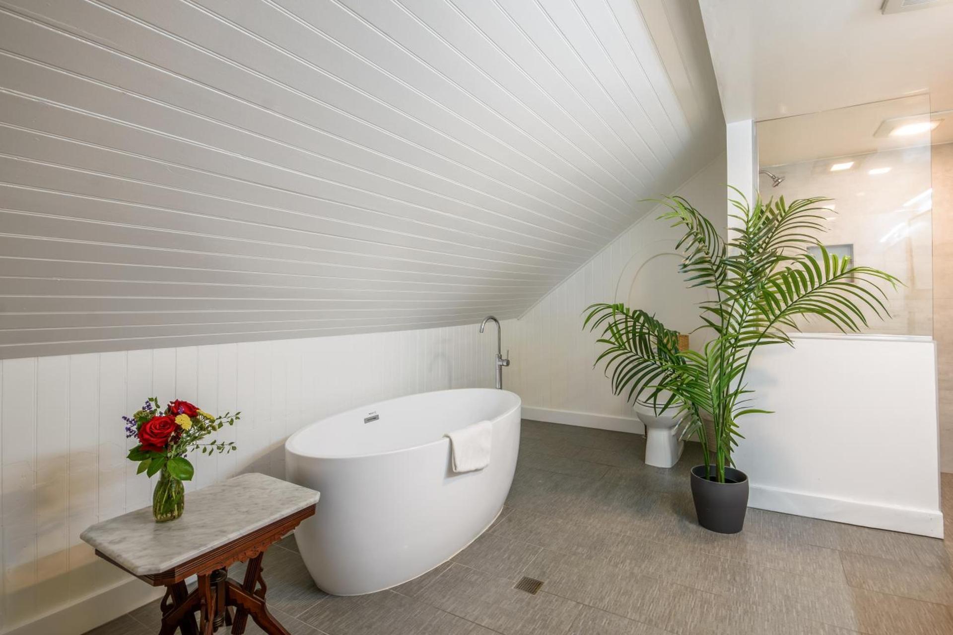 Cedar Gables Inn photo 33