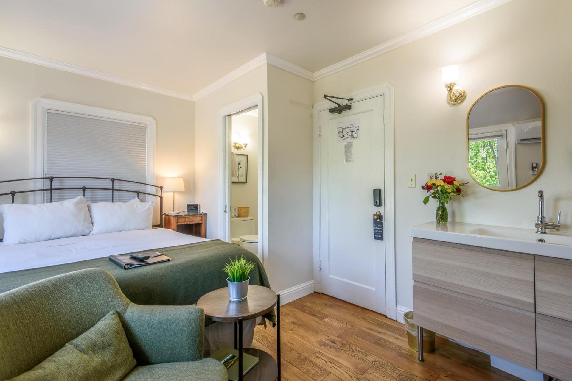 Cedar Gables Inn photo 41