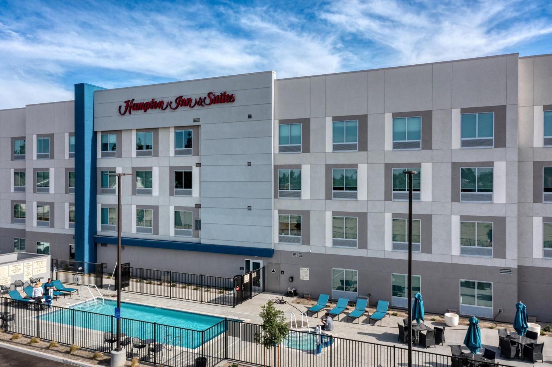 Hampton Inn & Suites Bakersfield Central photo 30