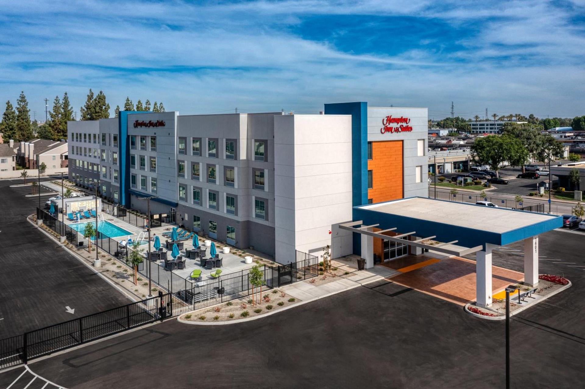 Hampton Inn & Suites Bakersfield Central photo 21
