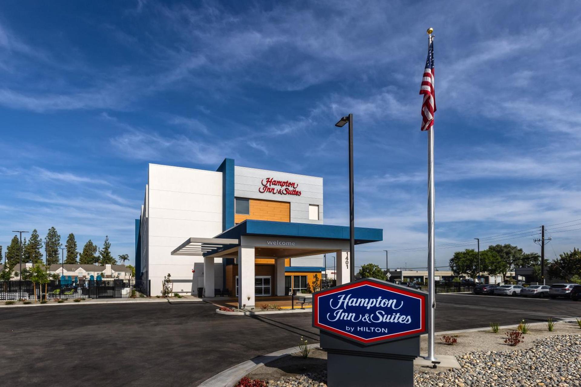 Hampton Inn & Suites Bakersfield Central photo 34