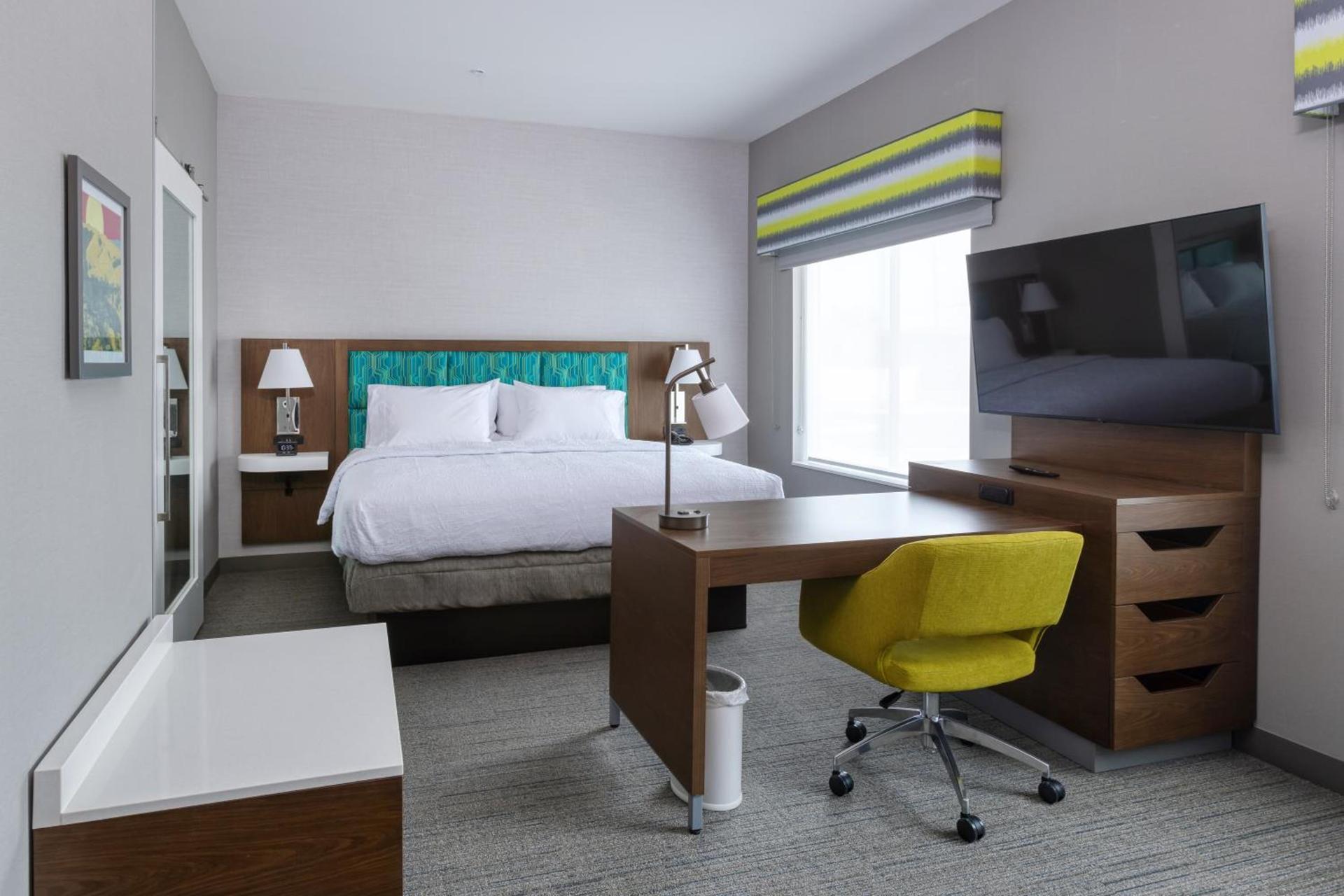 Hampton Inn & Suites Bakersfield Central photo 43