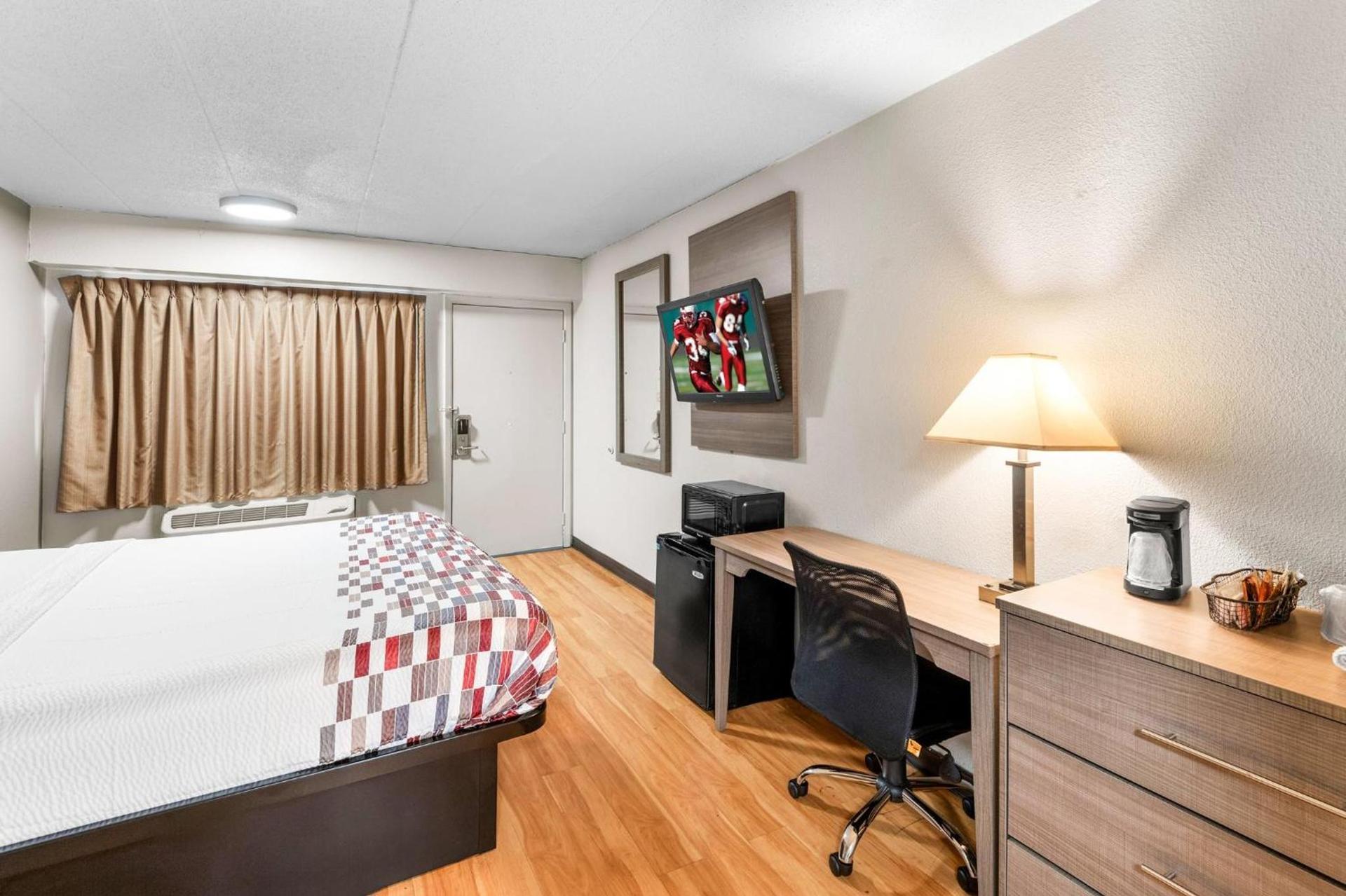Red Roof Inn Indianapolis North - College Park photo 12