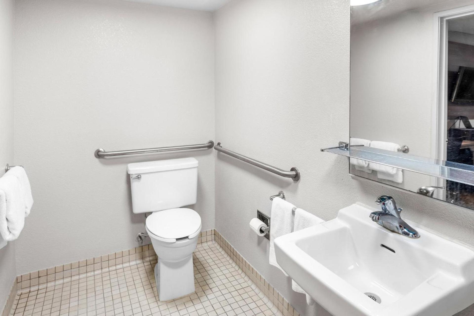 Red Roof Inn Indianapolis North - College Park photo 14