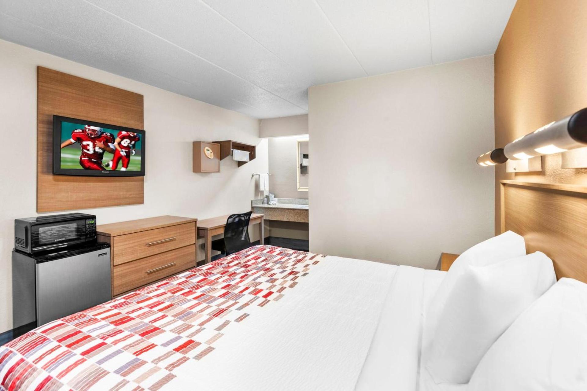 Red Roof Inn Indianapolis North - College Park photo 15