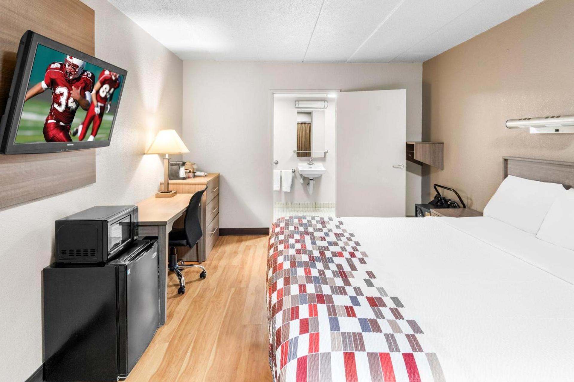 Red Roof Inn Indianapolis North - College Park photo 24