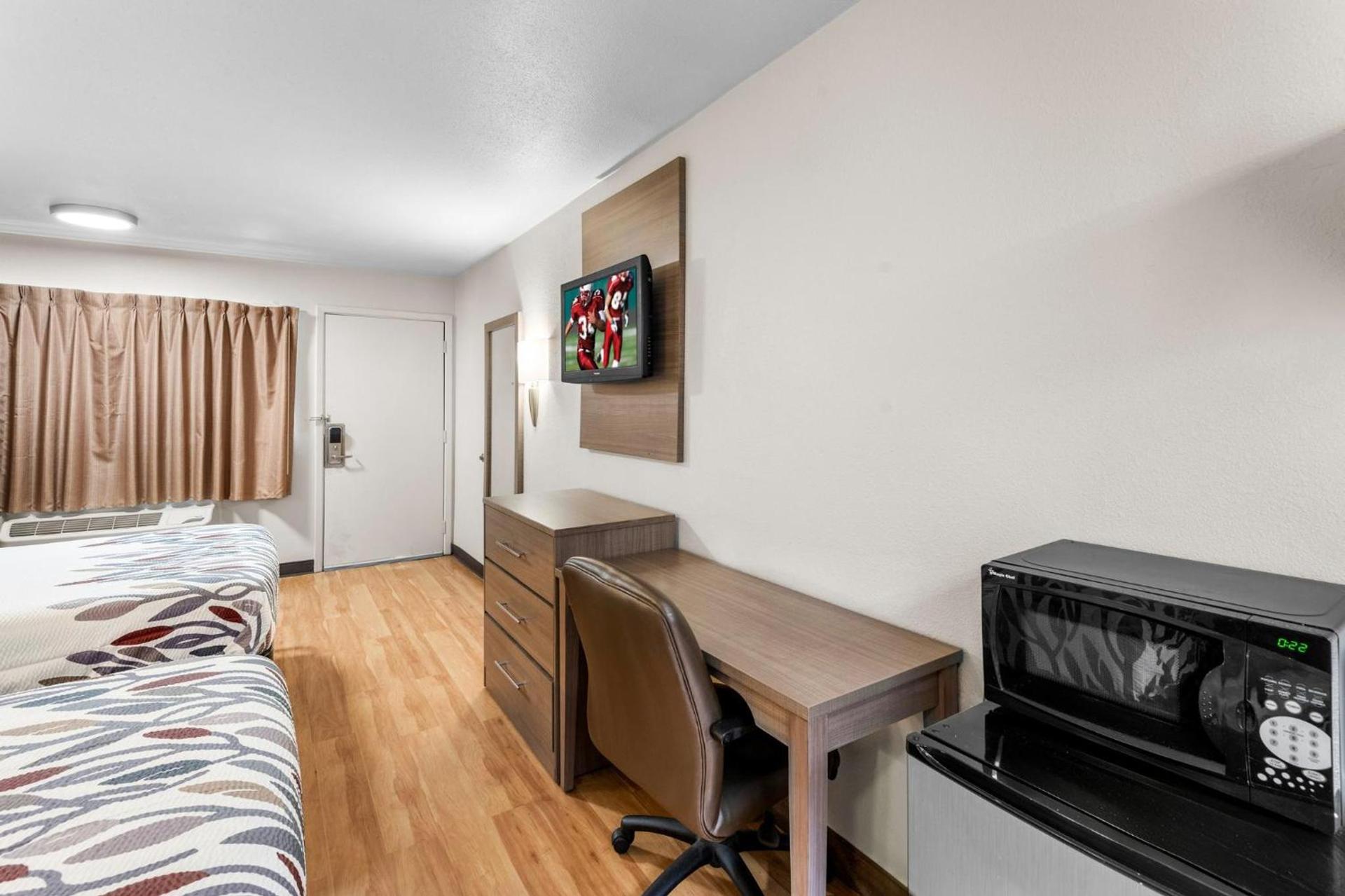 Red Roof Inn Indianapolis North - College Park photo 17