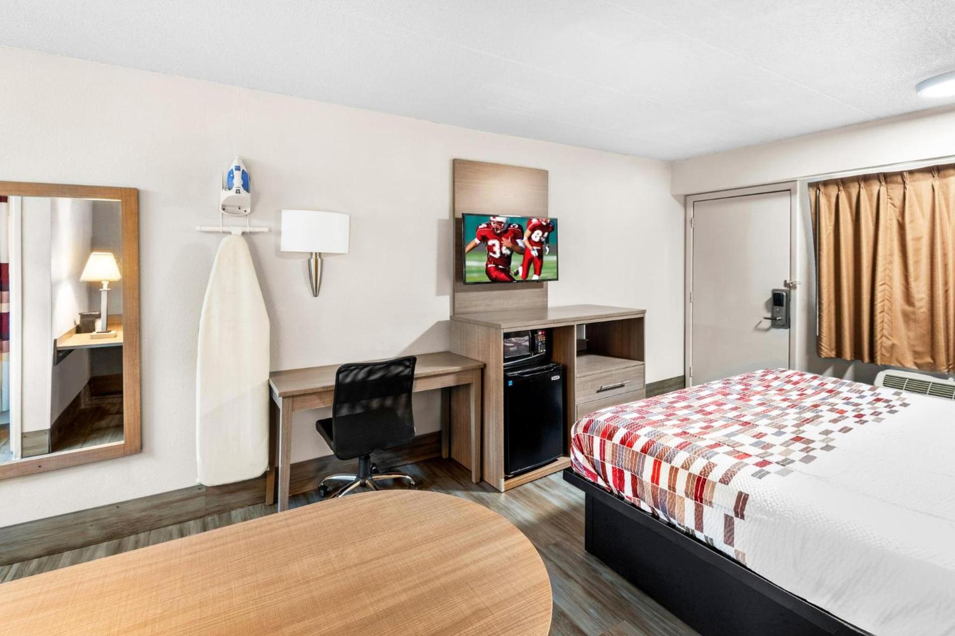 Red Roof Inn Indianapolis North - College Park photo 25