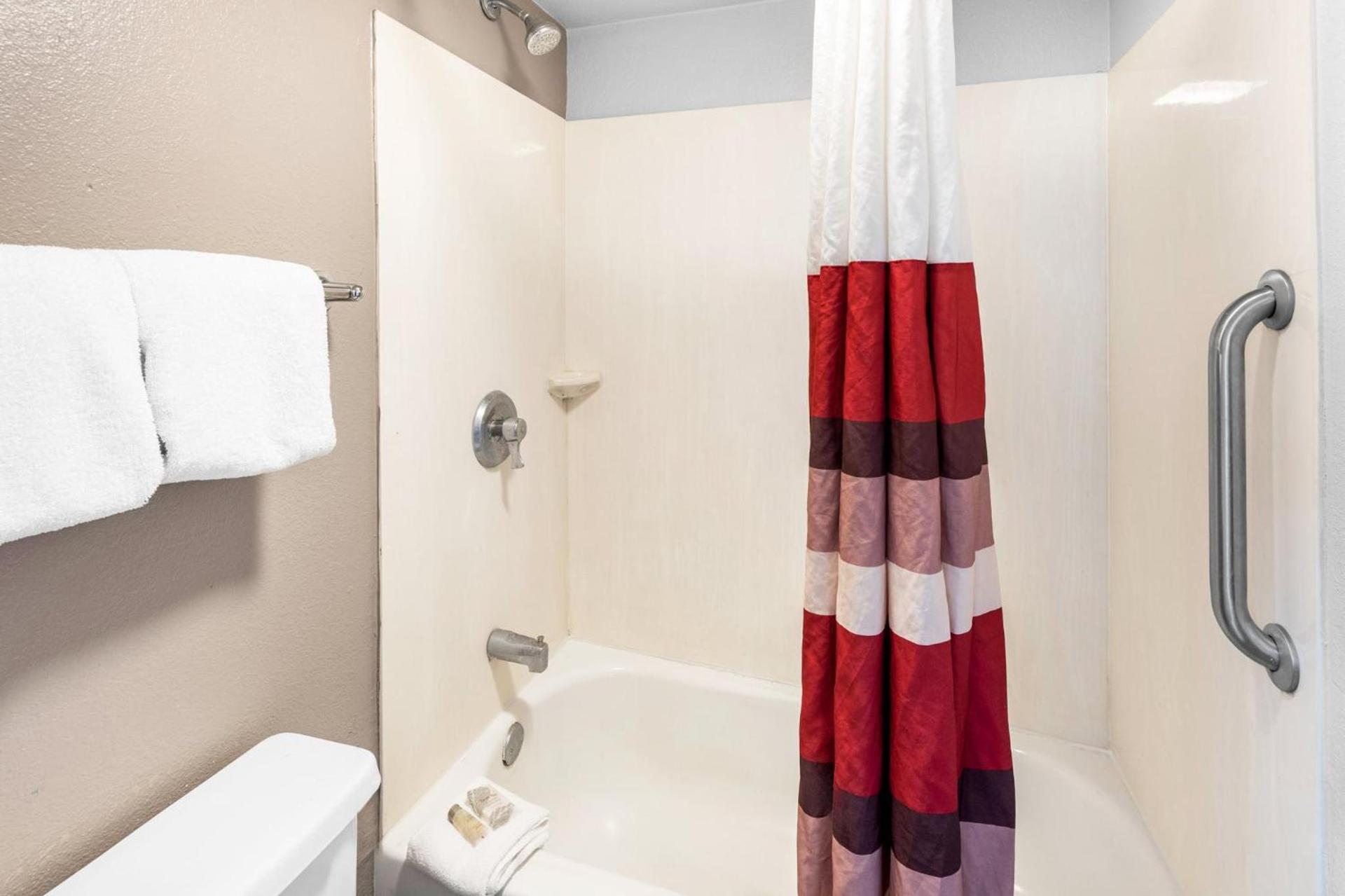 Red Roof Inn Indianapolis North - College Park photo 29