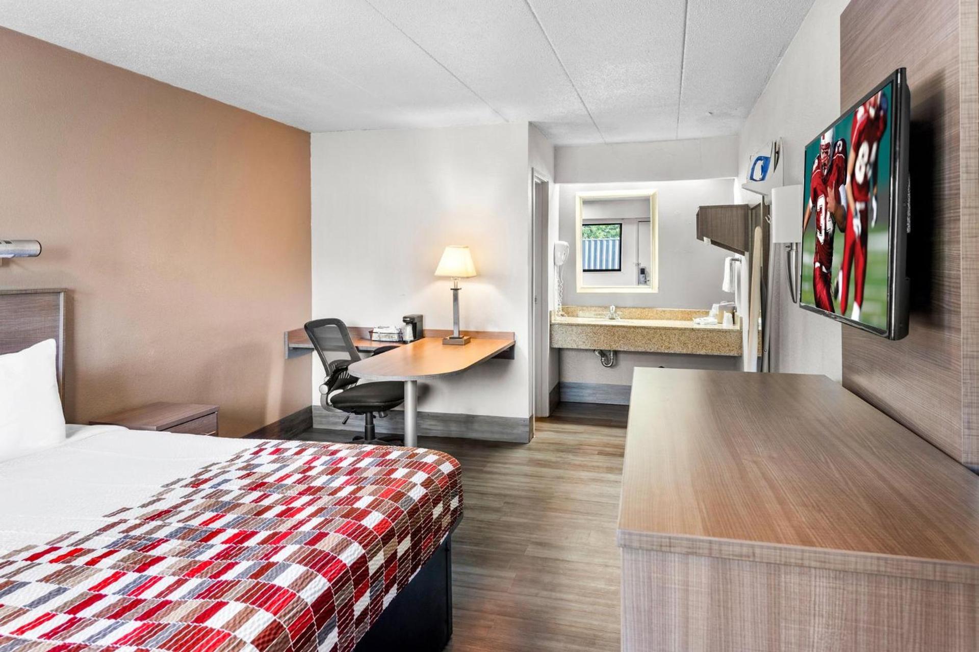 Red Roof Inn Indianapolis North - College Park photo 28