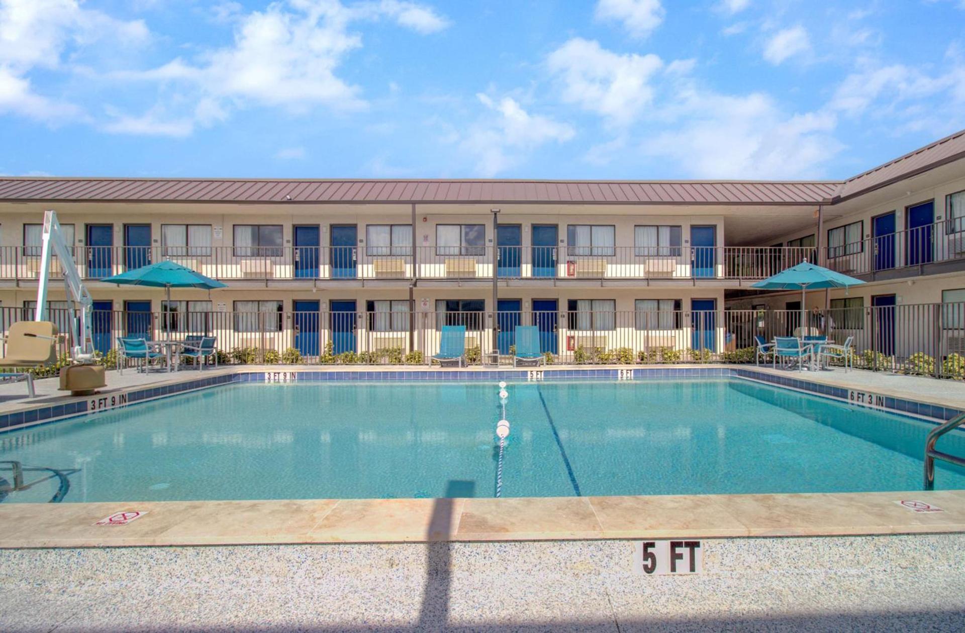 Motel 6-Venice, FL photo 2