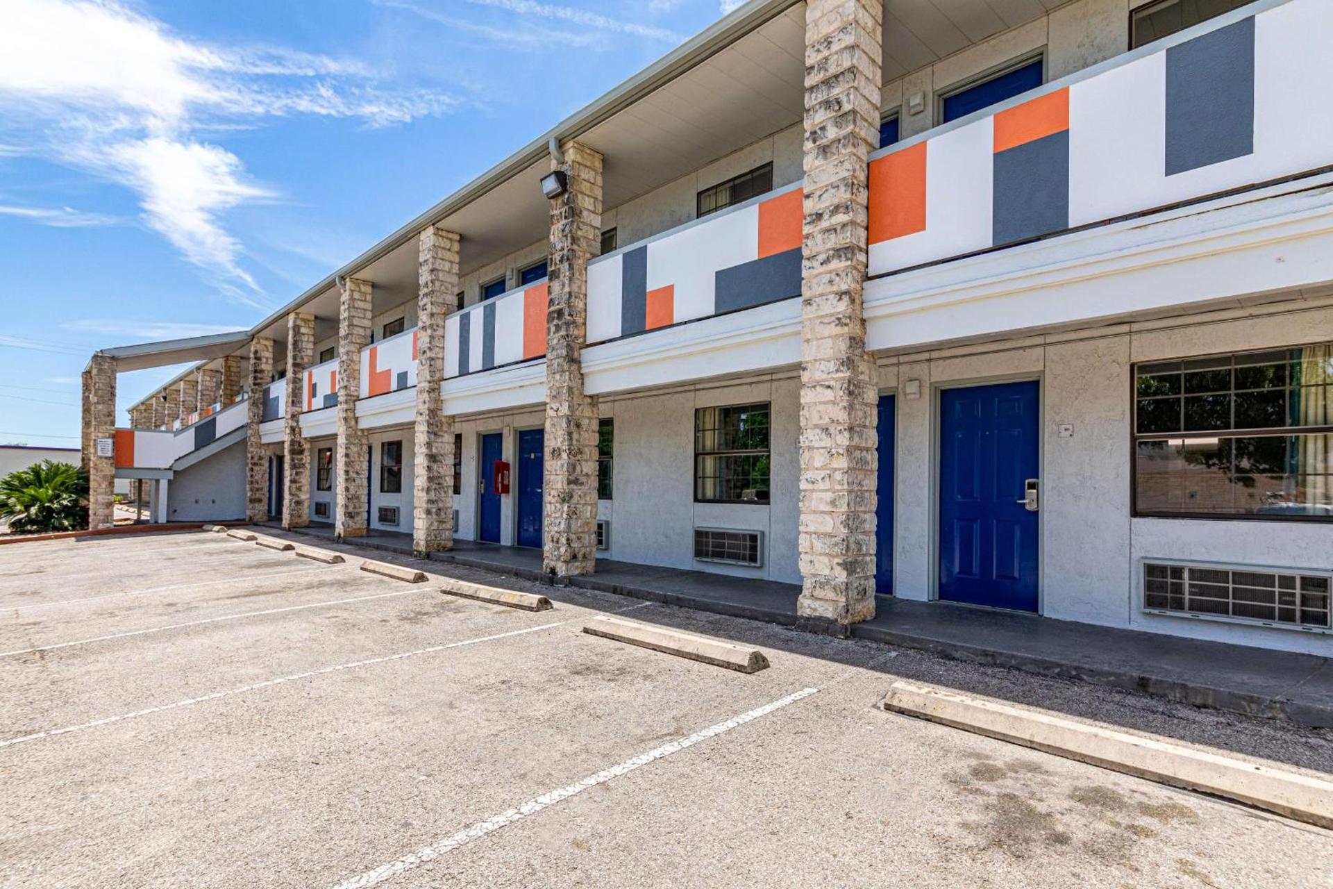 Motel 6-Georgetown, TX photo 8