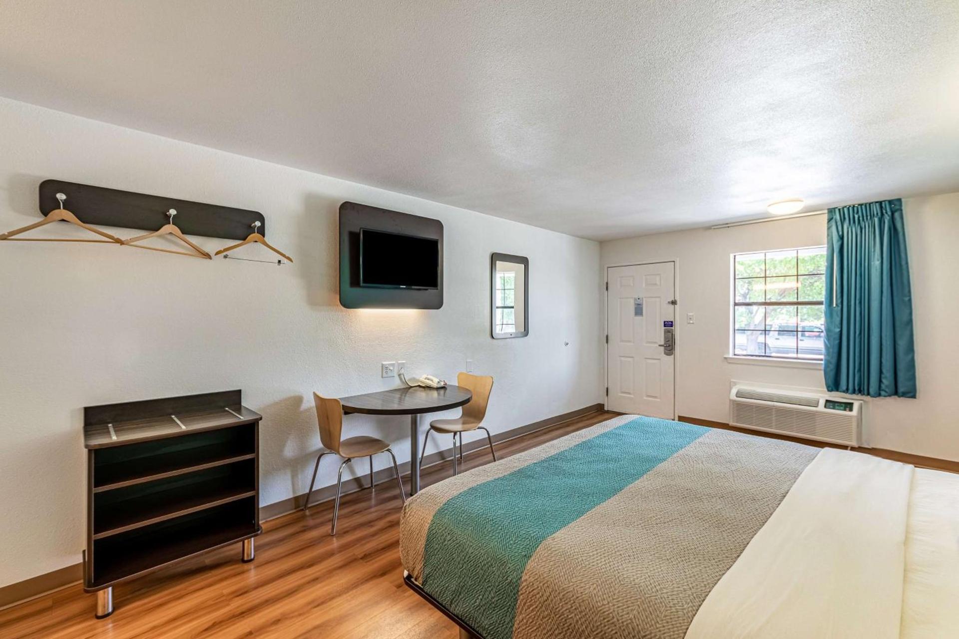 Motel 6-Georgetown, TX photo 13