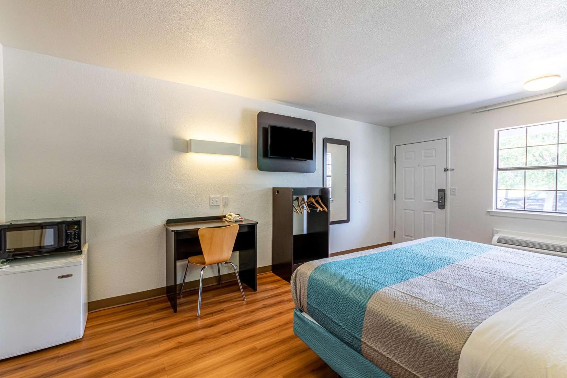 Motel 6-Georgetown, TX photo 17