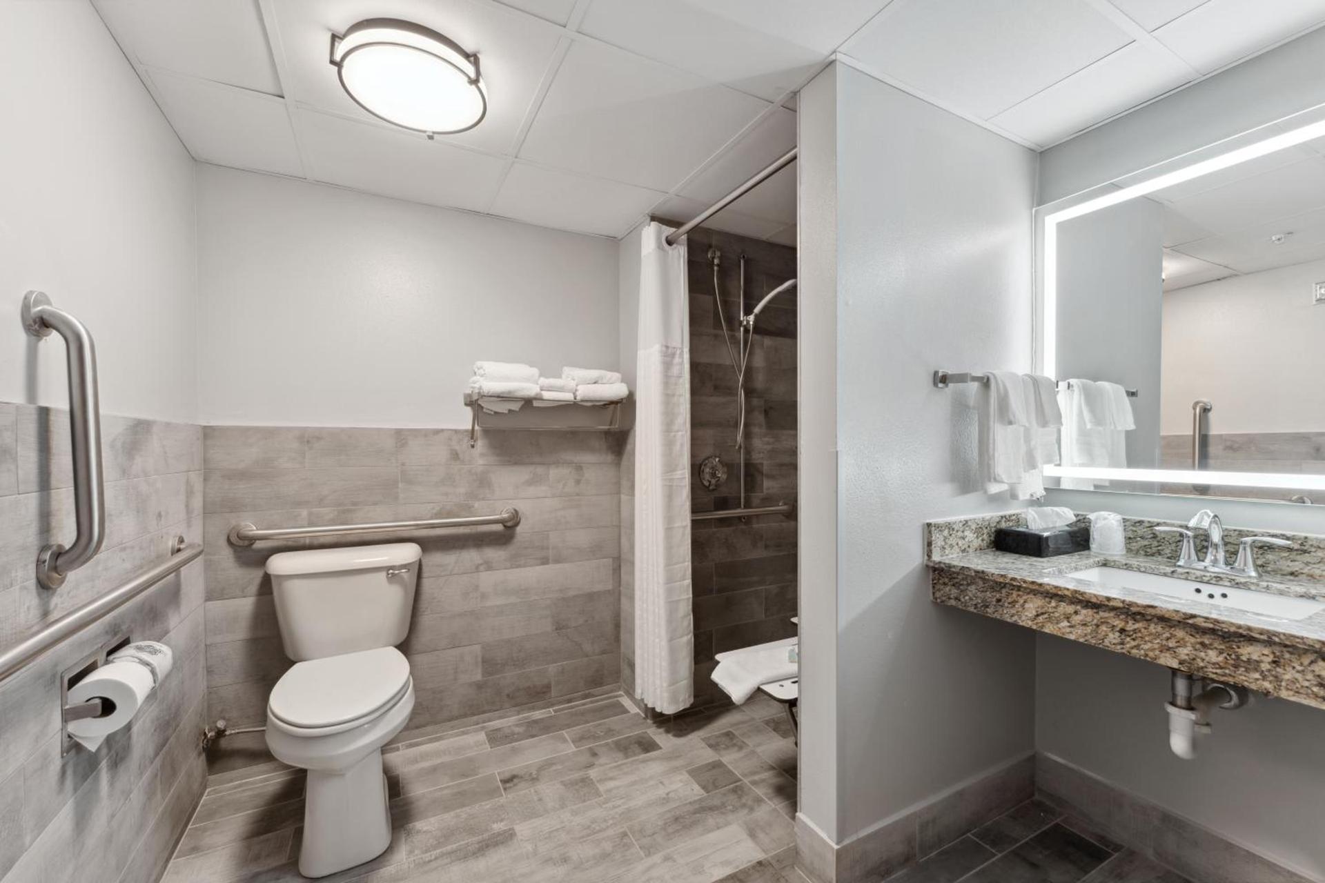 AmericInn by Wyndham Wisconsin Dells photo 6