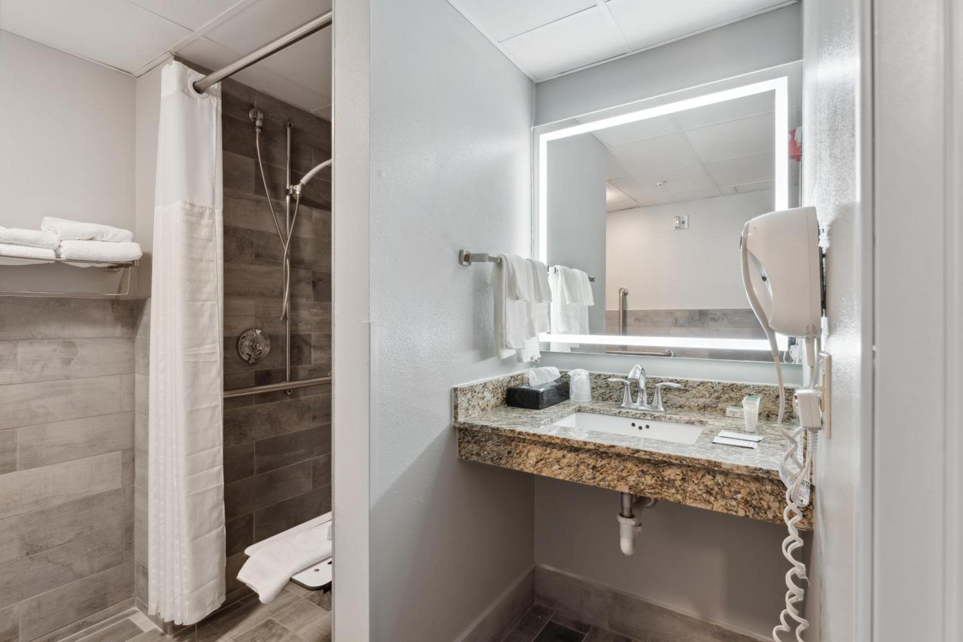 AmericInn by Wyndham Wisconsin Dells photo 12