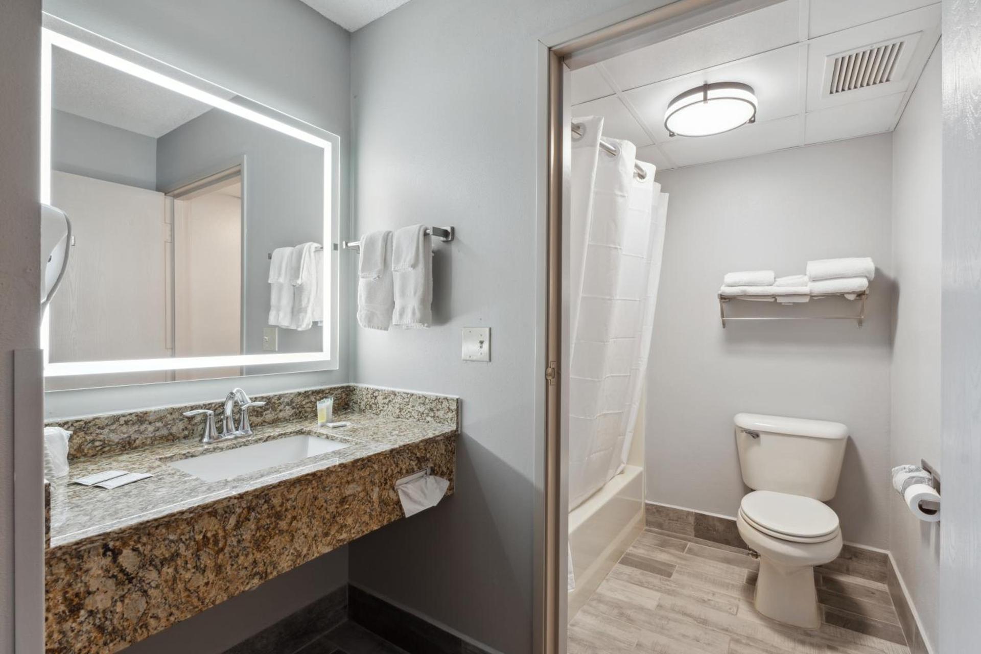 AmericInn by Wyndham Wisconsin Dells photo 15