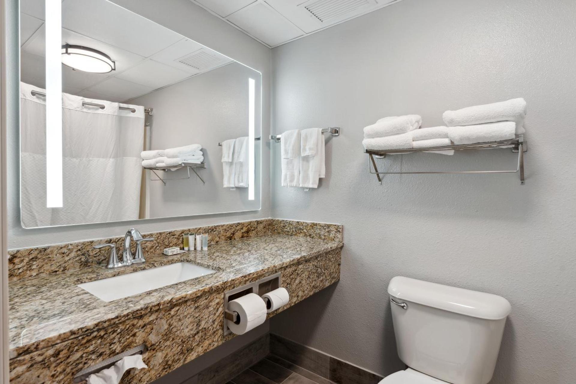 AmericInn by Wyndham Wisconsin Dells photo 17