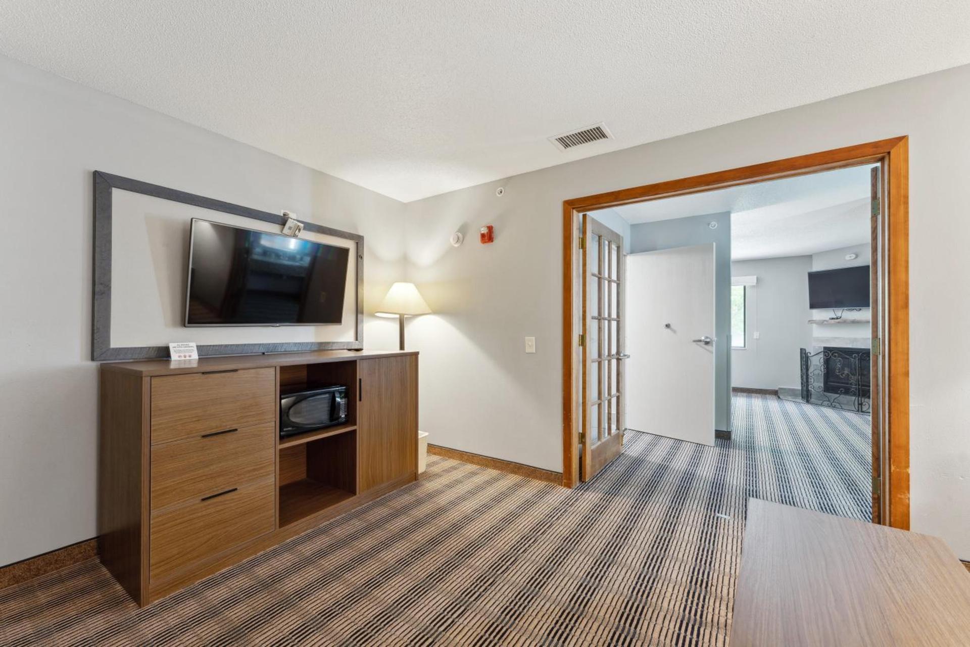 AmericInn by Wyndham Wisconsin Dells photo 34