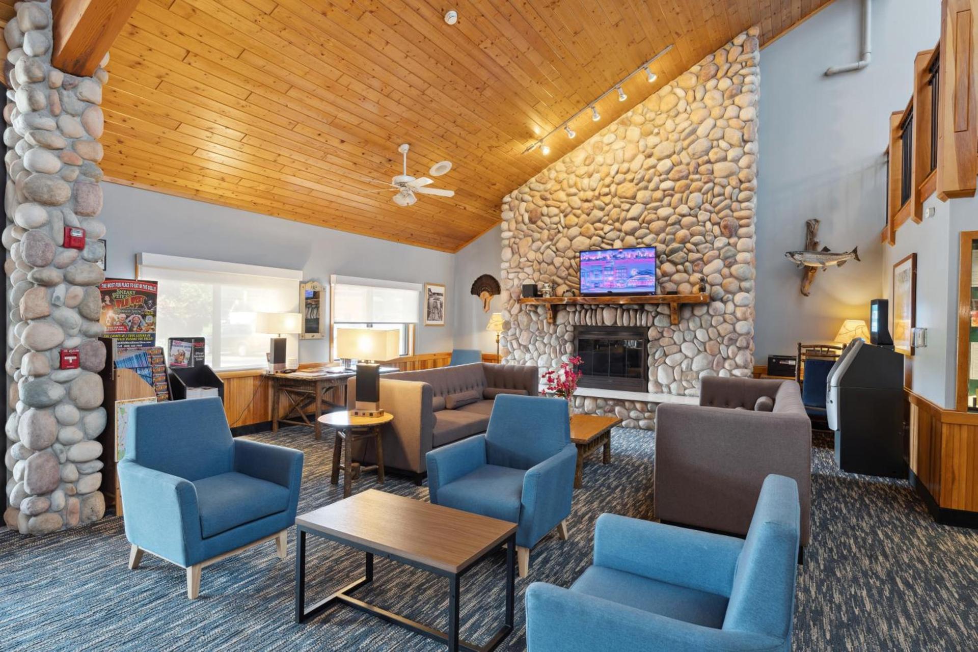 AmericInn by Wyndham Wisconsin Dells photo 38