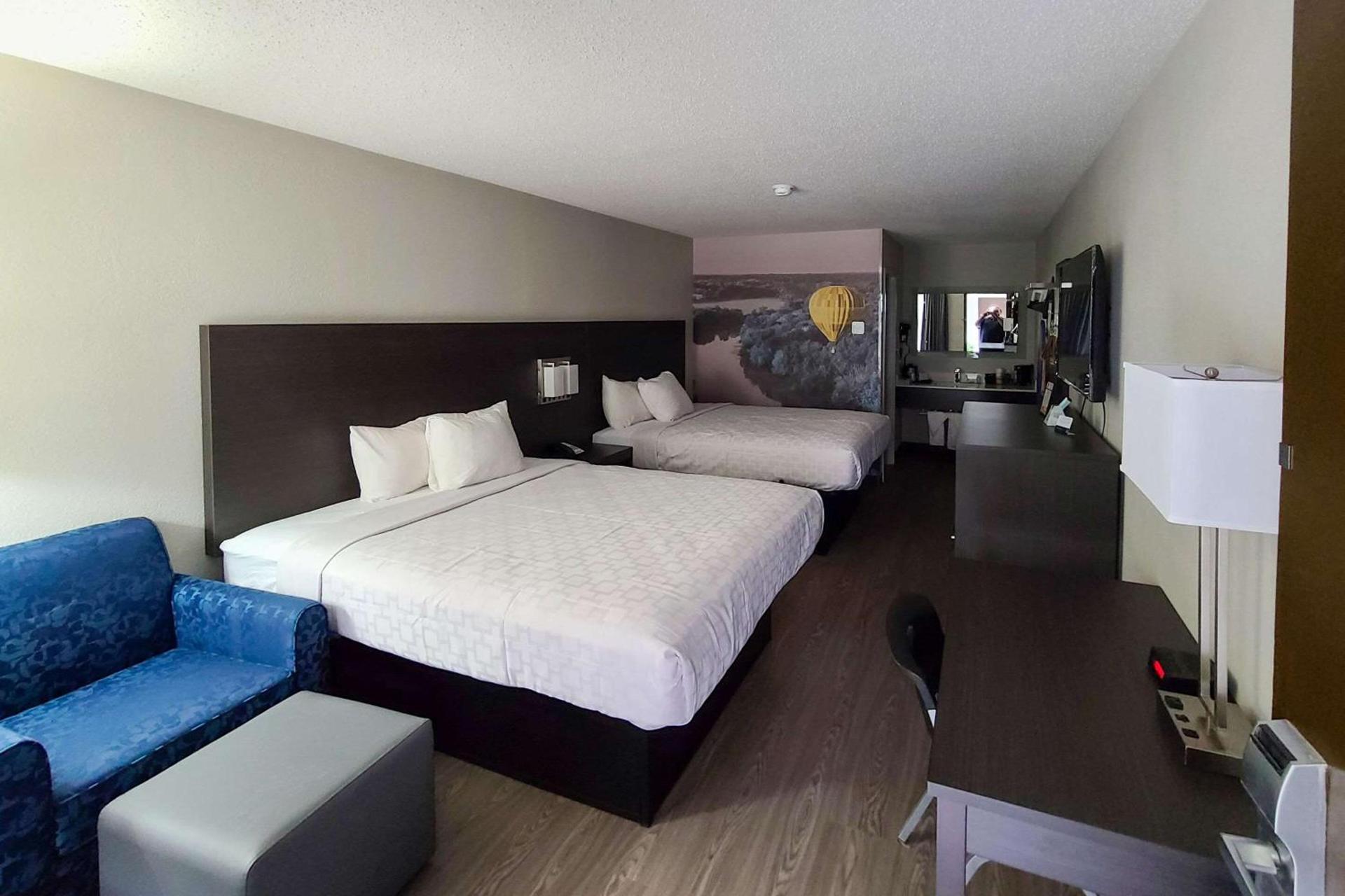 Clarion Pointe Statesville photo 5