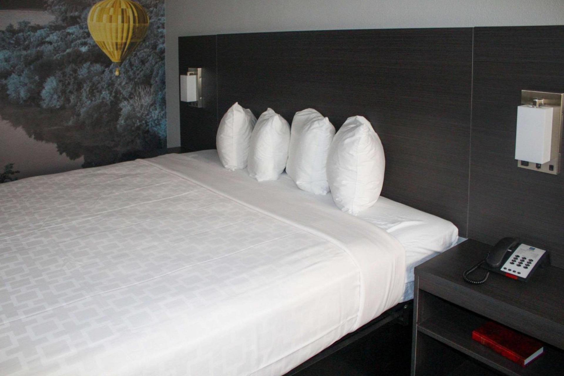 Clarion Pointe Statesville photo 8