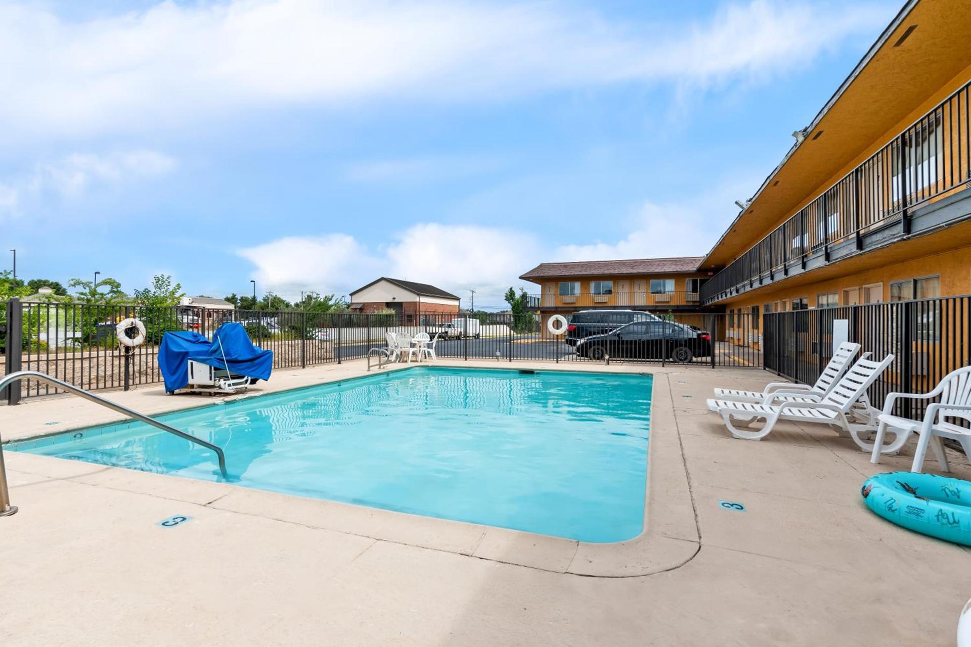 Americas Best Value Inn Stillwater photo 10