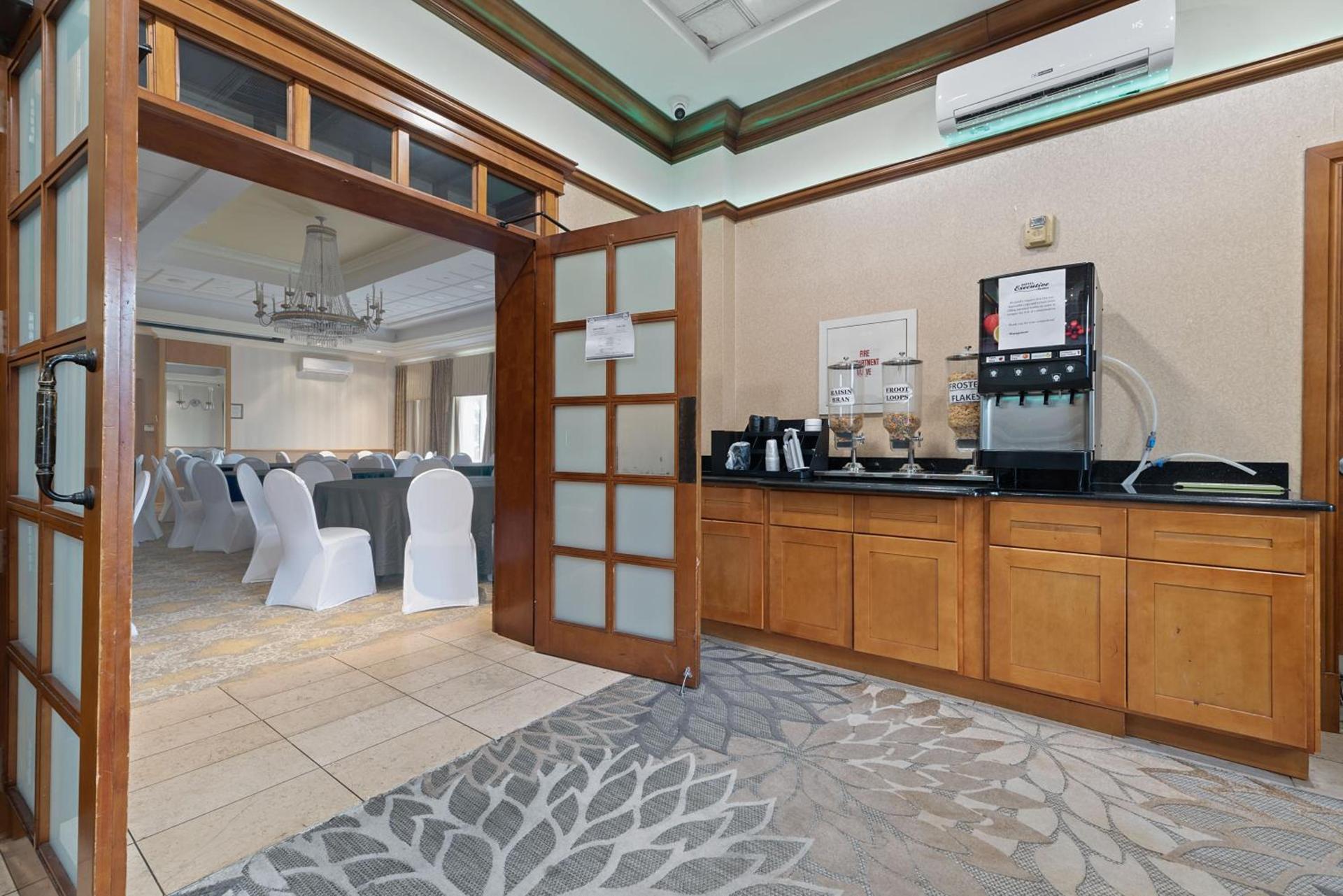 Hotel Executive Suites photo 54