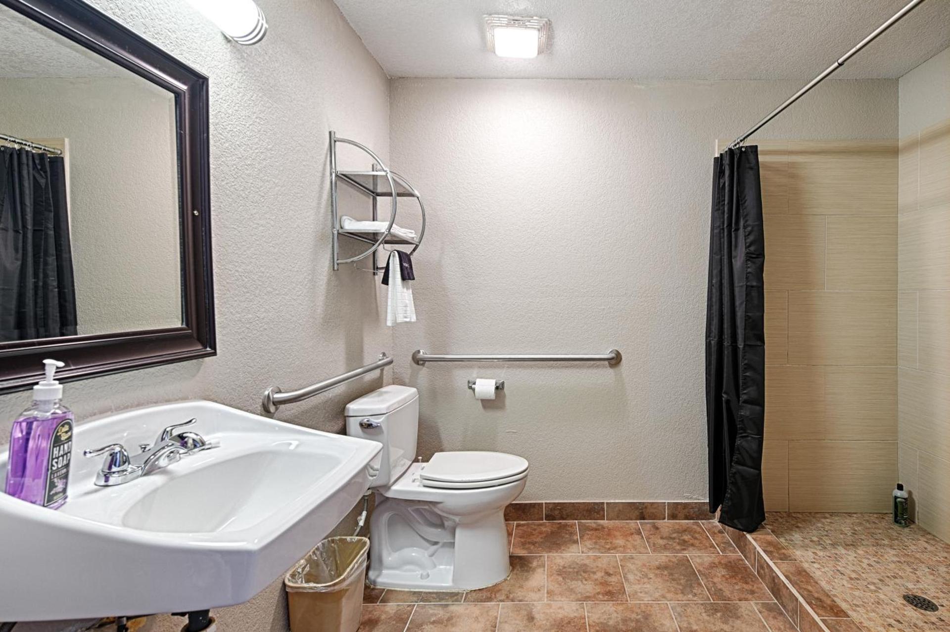 Hotel Dilley Grand photo 17