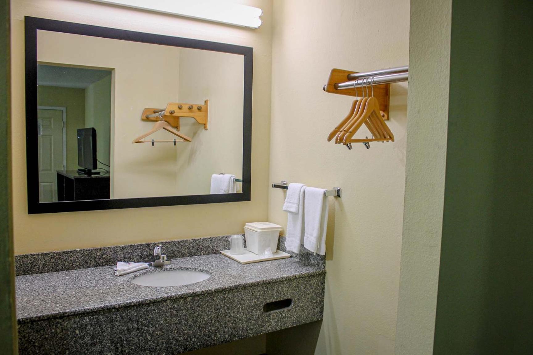 Motel 6 Knoxville, Tn - East photo 8