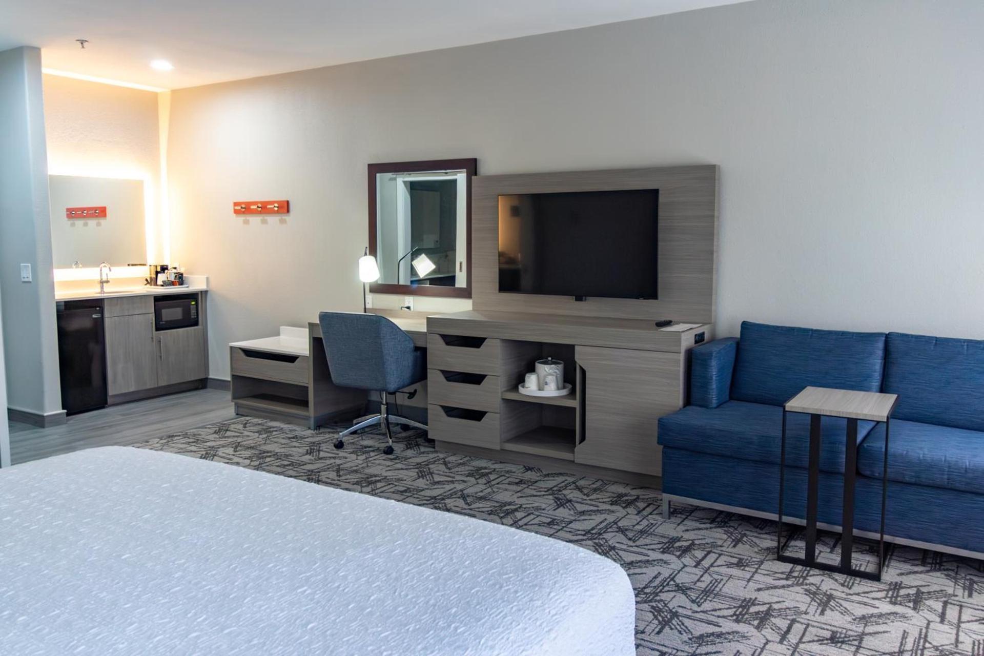 Hampton Inn & Suites Denton photo 32