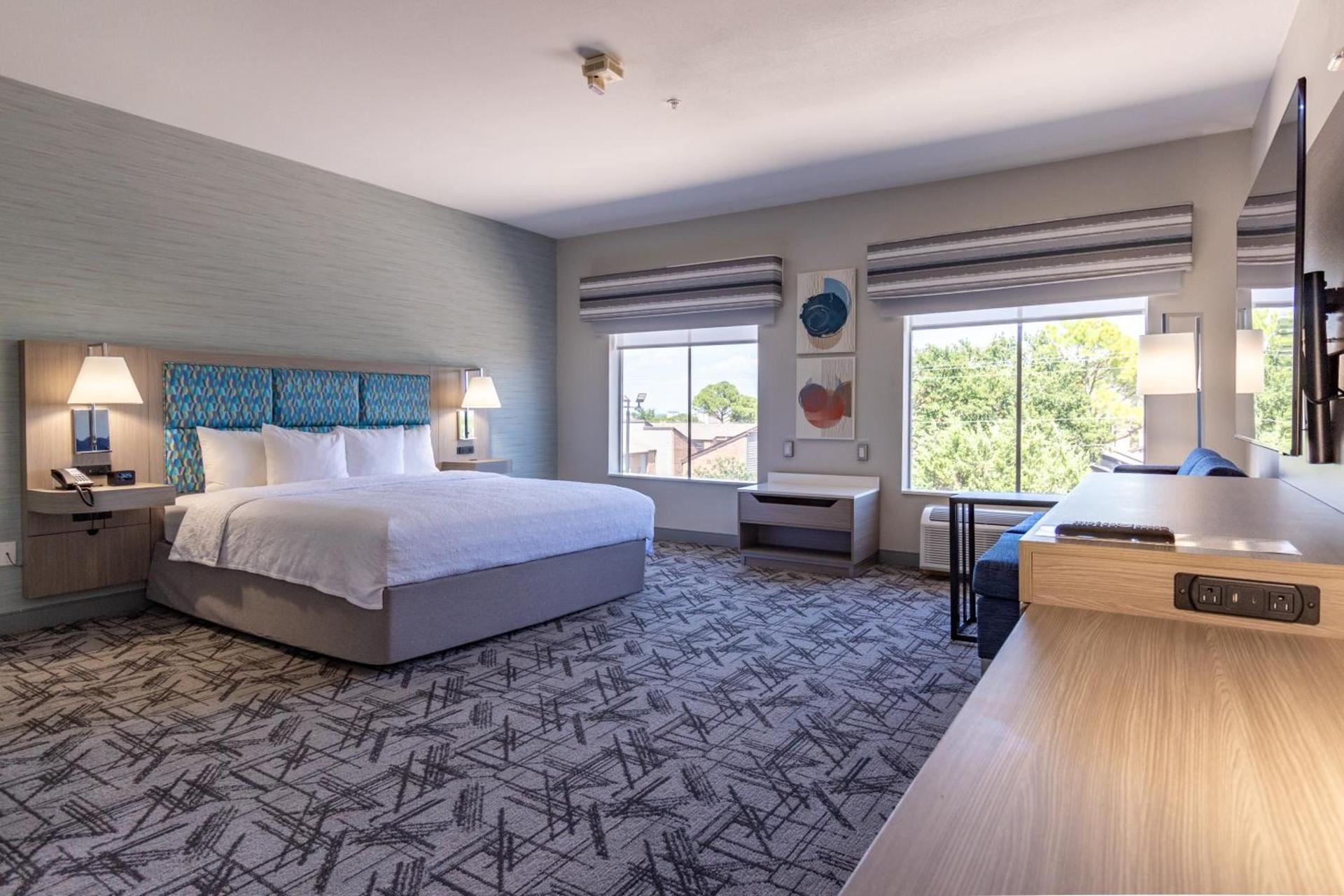 Hampton Inn & Suites Denton photo 35