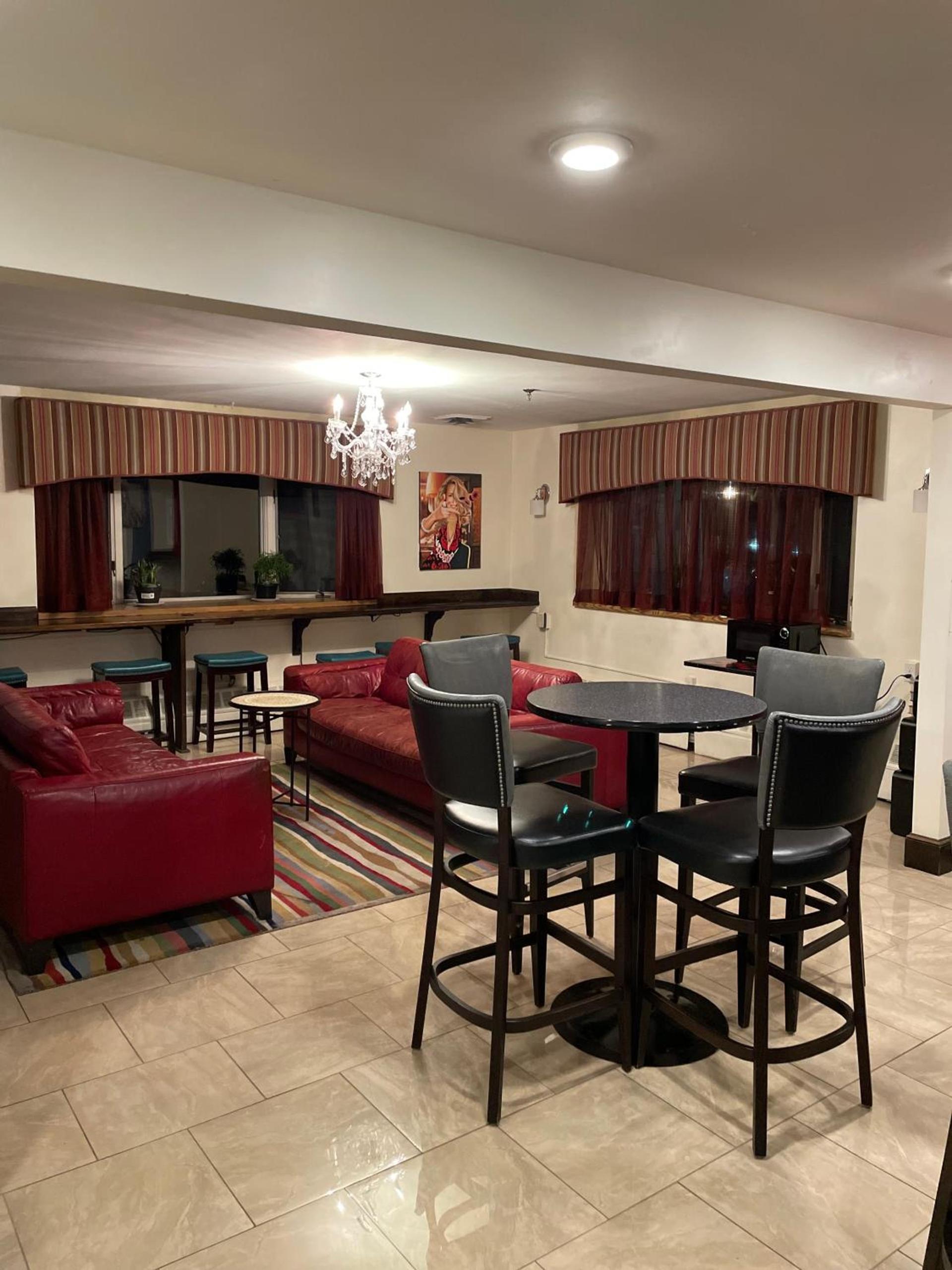 Broadway and Main Hotel photo 8