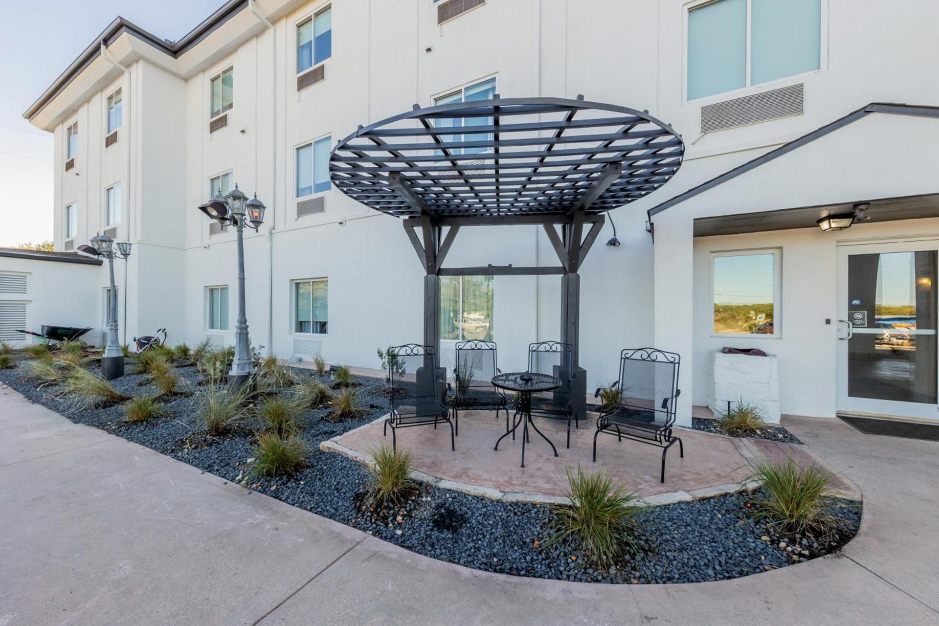 Blanco River Hotel photo 4