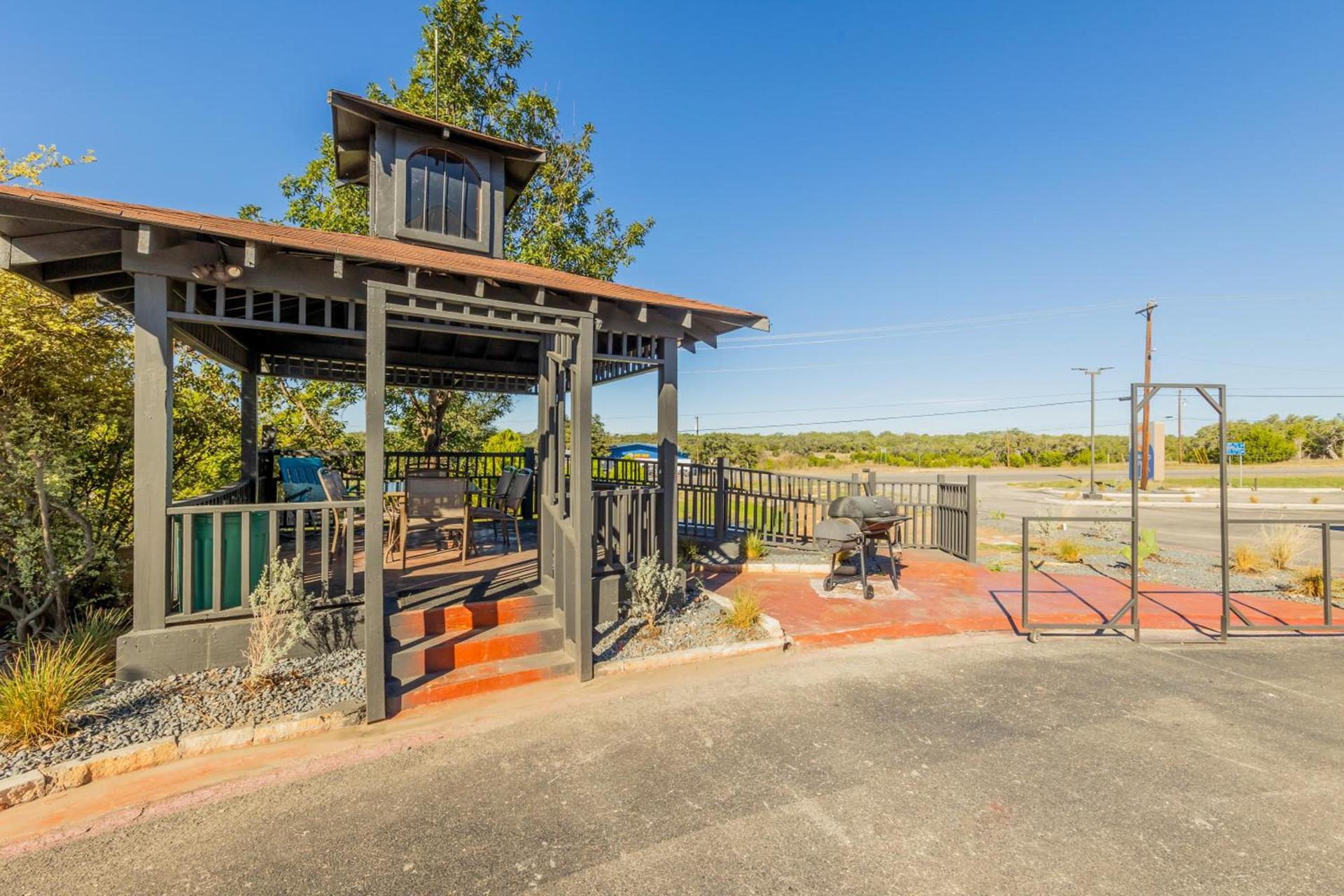 Blanco River Hotel photo 3
