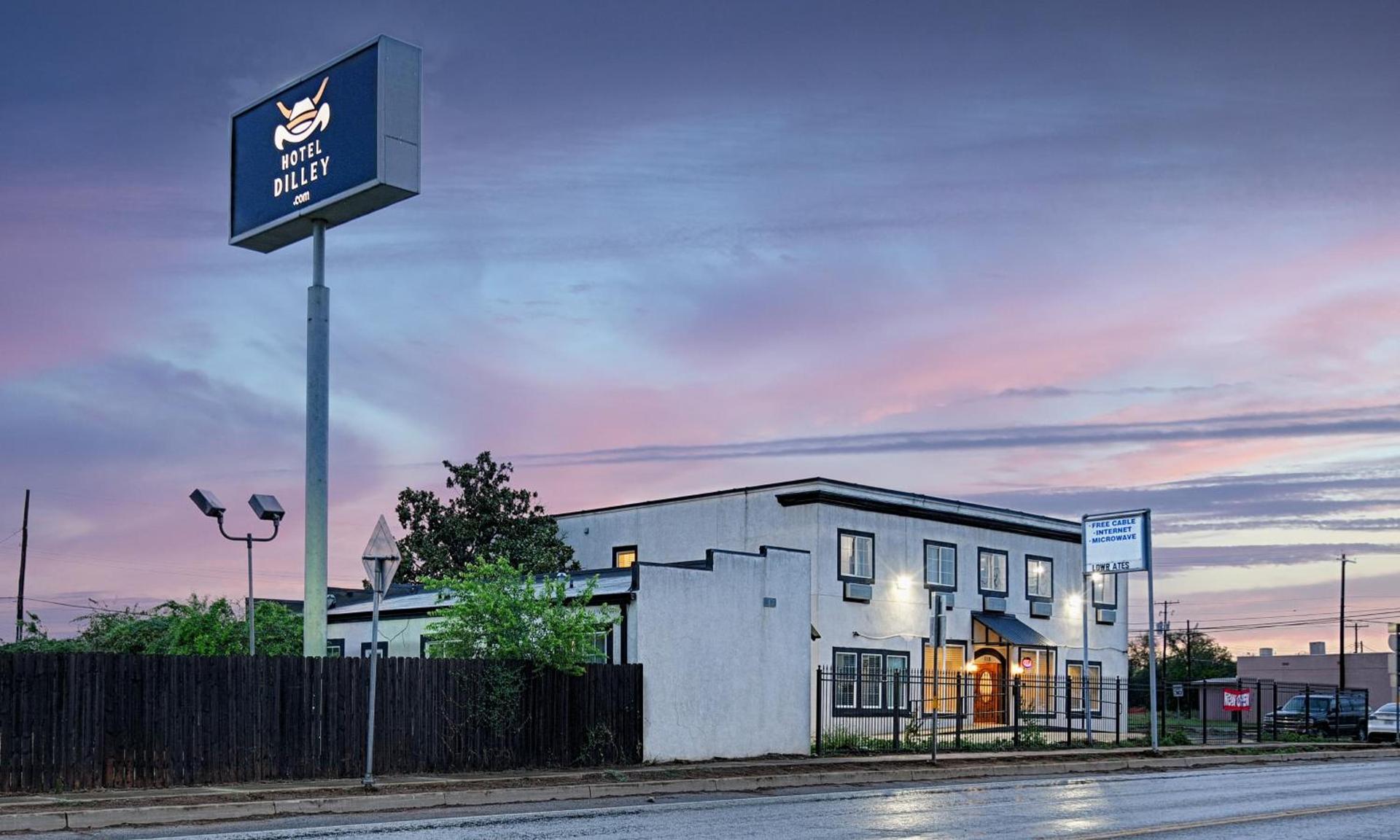 Hotel Dilley Grand photo 9