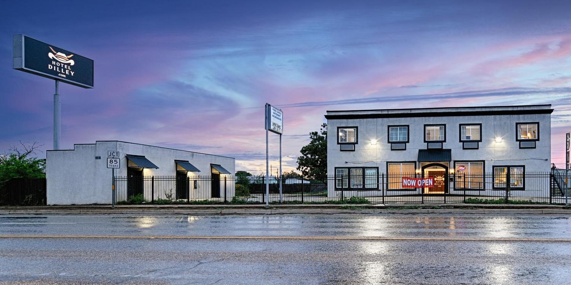 Hotel Dilley Grand photo 18