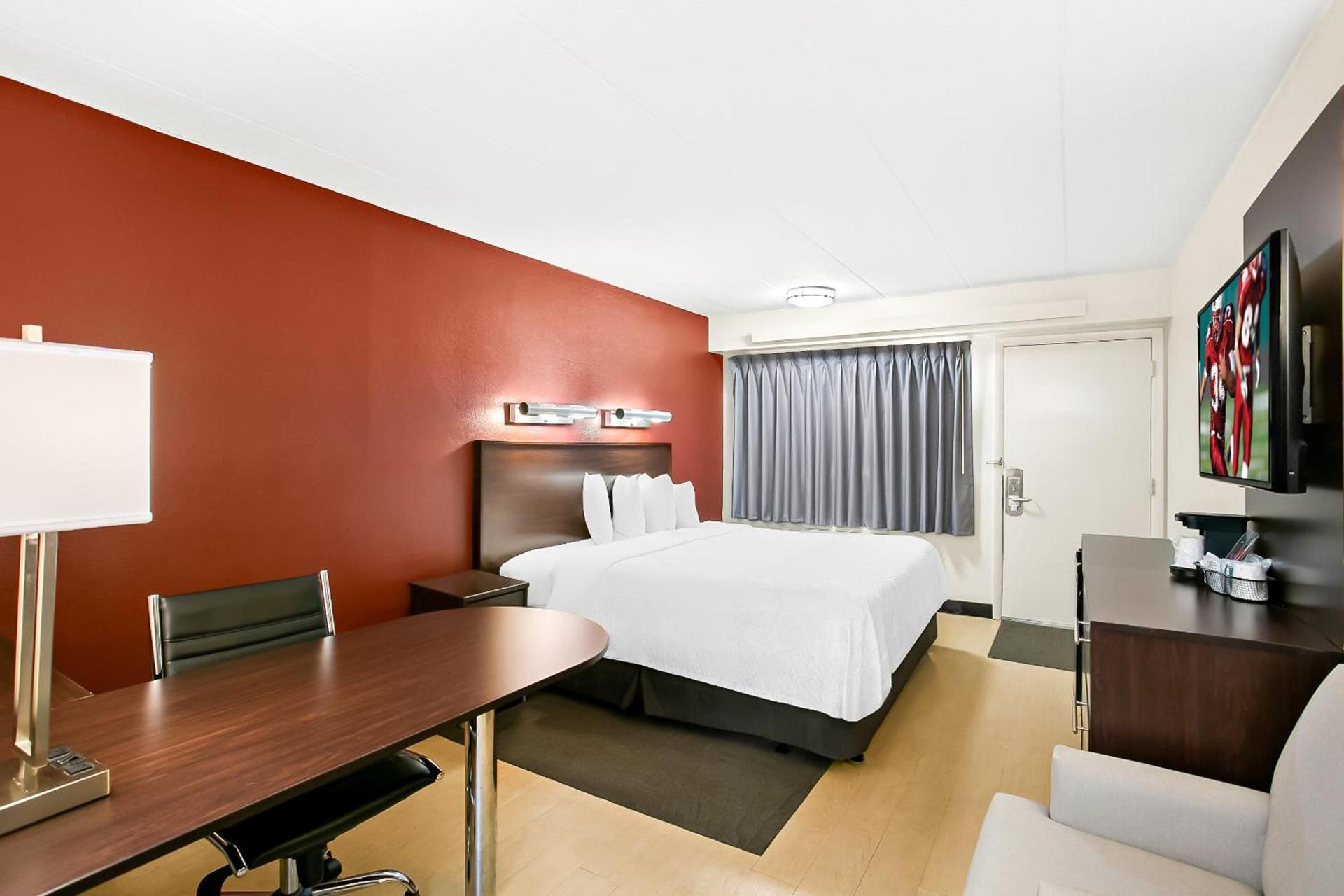Red Roof Inn PLUS+ Baltimore-Washington DC/BWI Airport photo 13