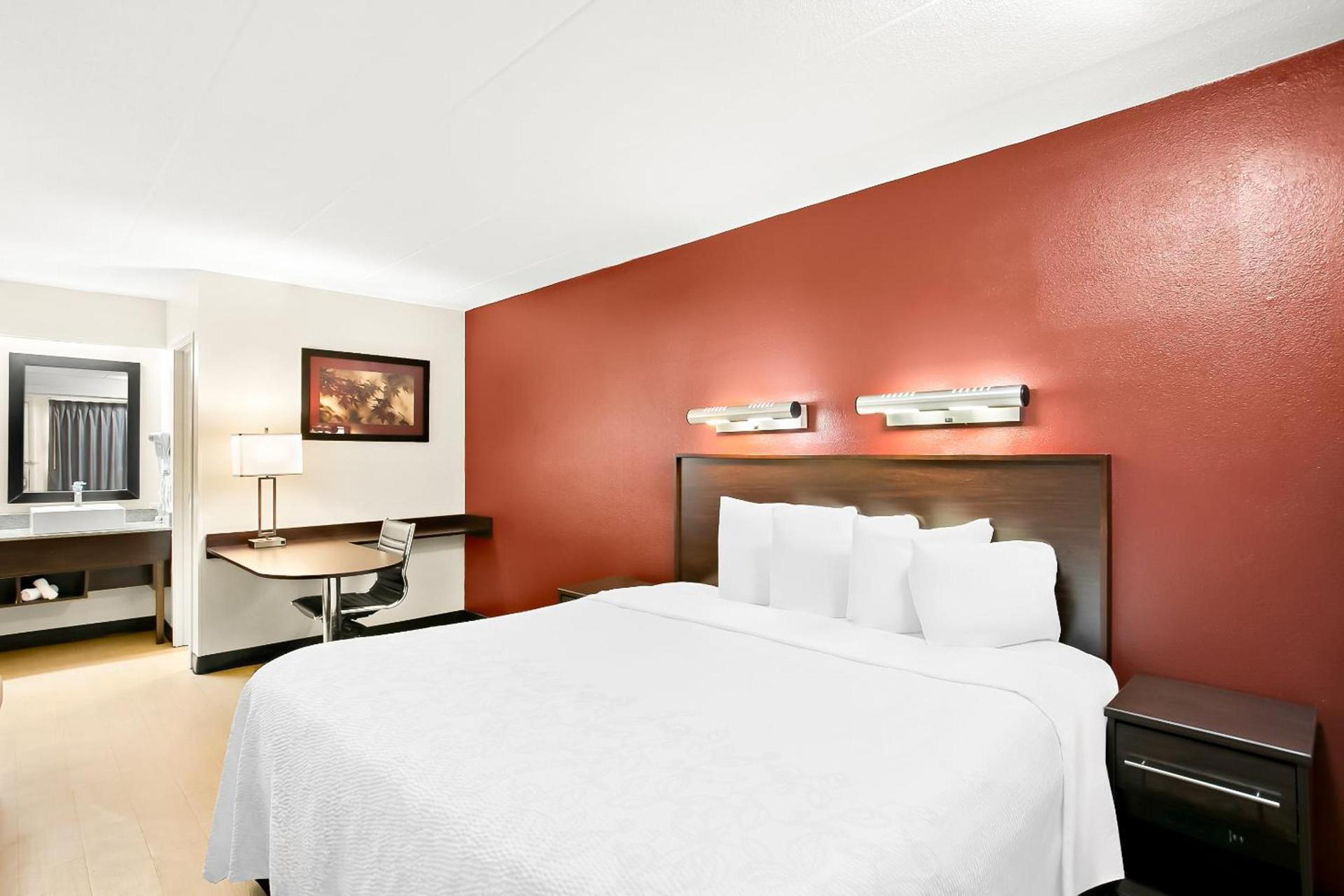 Red Roof Inn PLUS+ Baltimore-Washington DC/BWI Airport photo 14